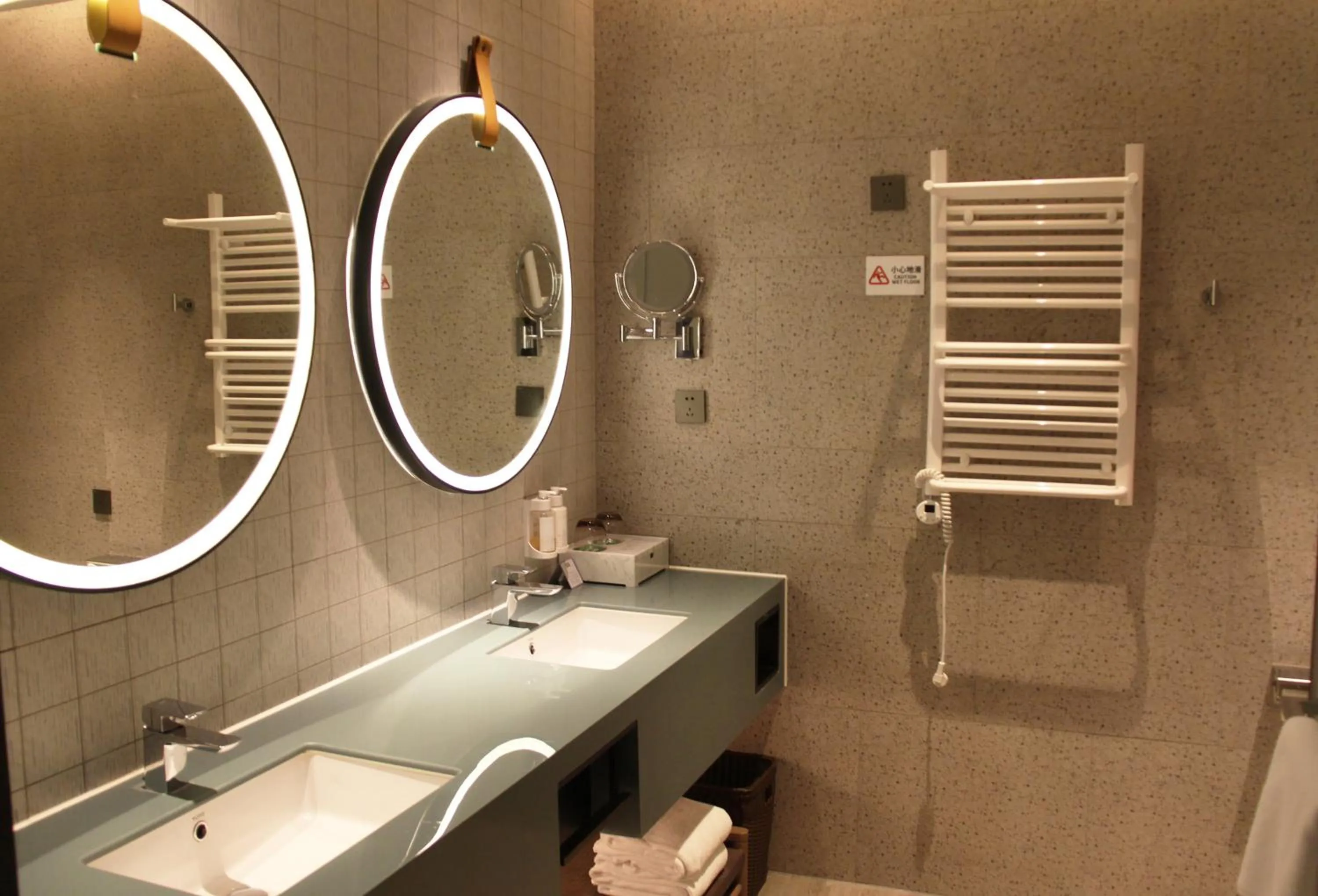 Photo of the whole room in Holiday Inn Resort Maoshan Hot-Spring by IHG