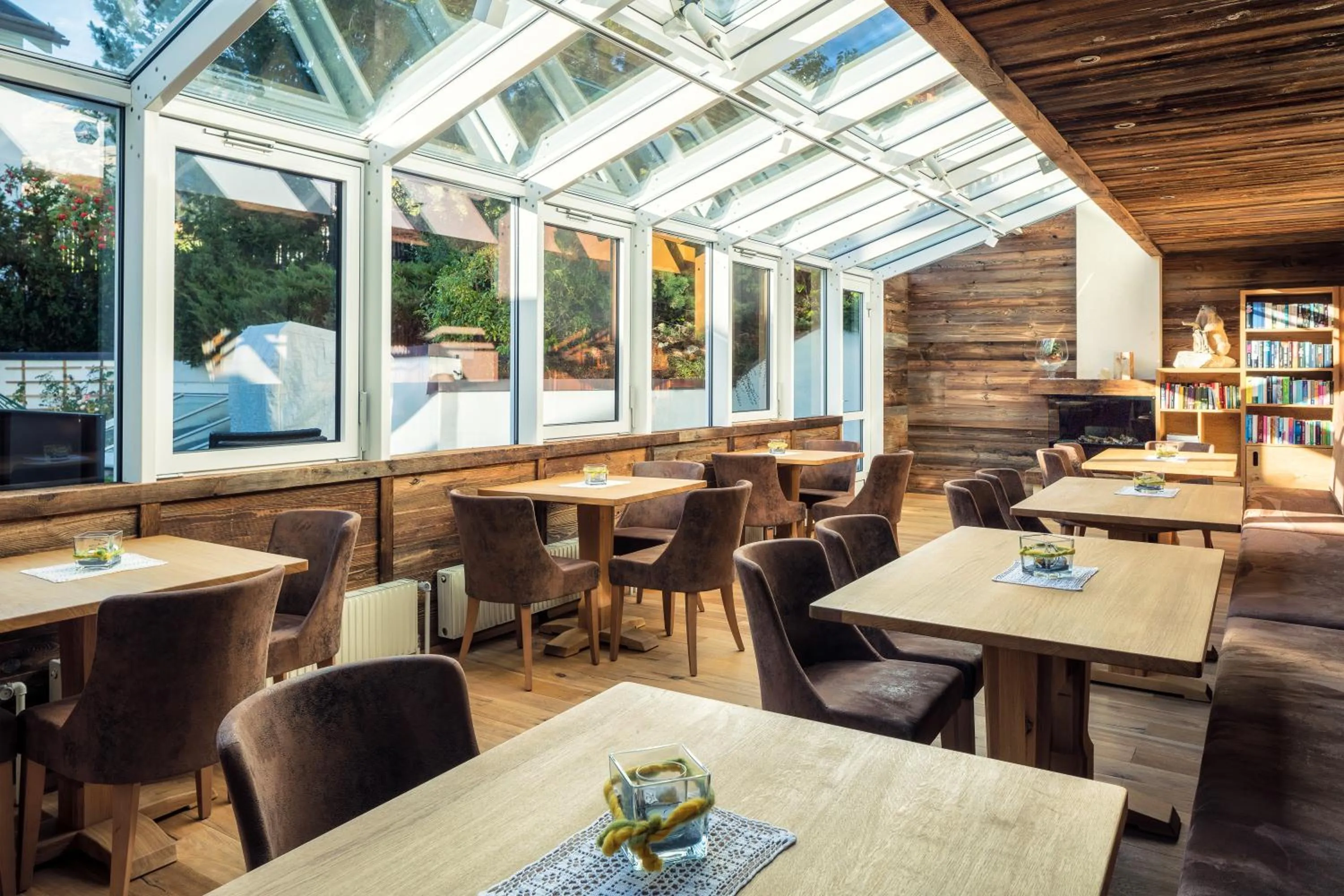 Restaurant/places to eat in Hotel Barbara