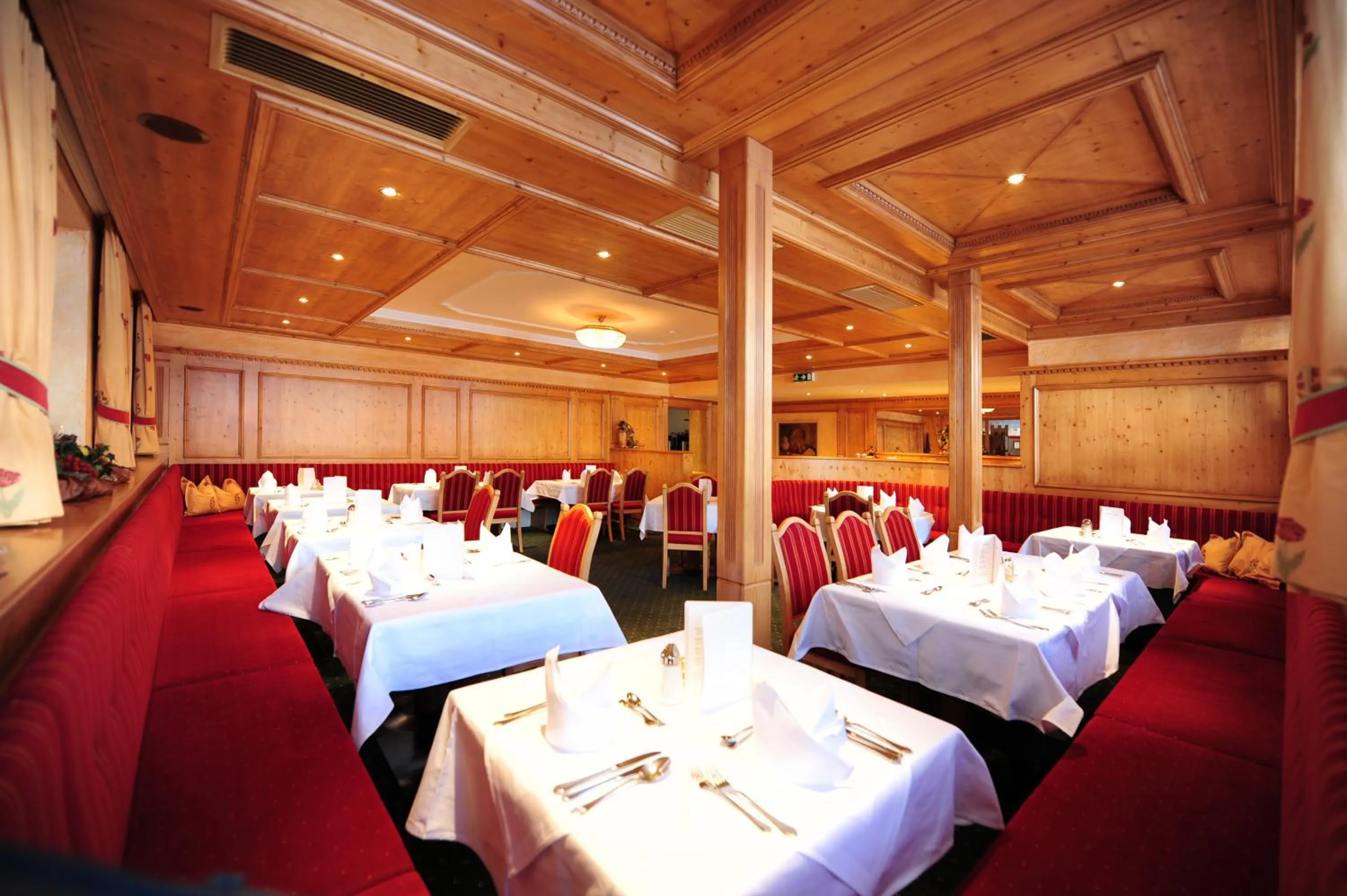 Restaurant/places to eat in Hotel Barbara