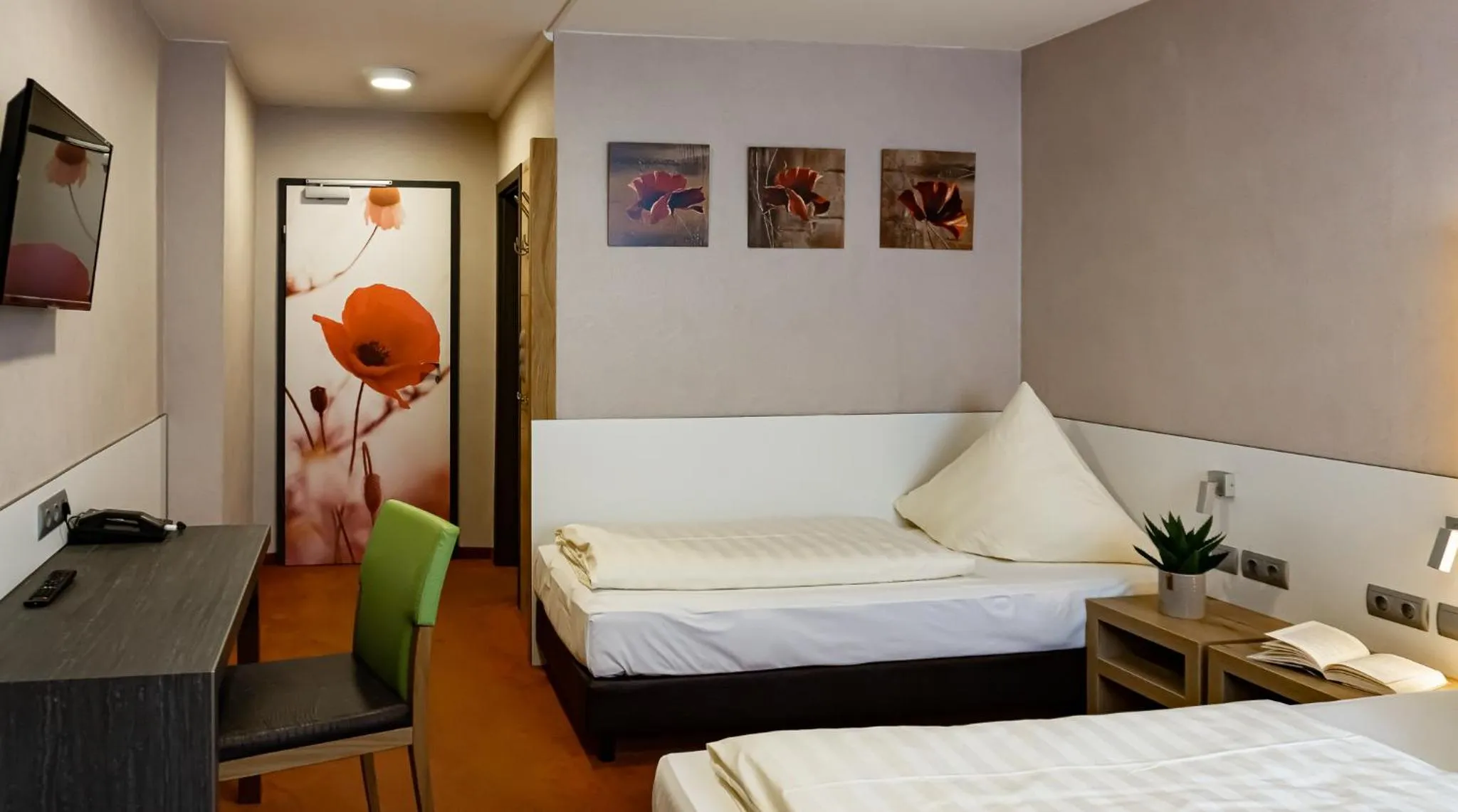 Photo of the whole room, Bed in Hotel Sonne - Das kleine Altstadt Hotel