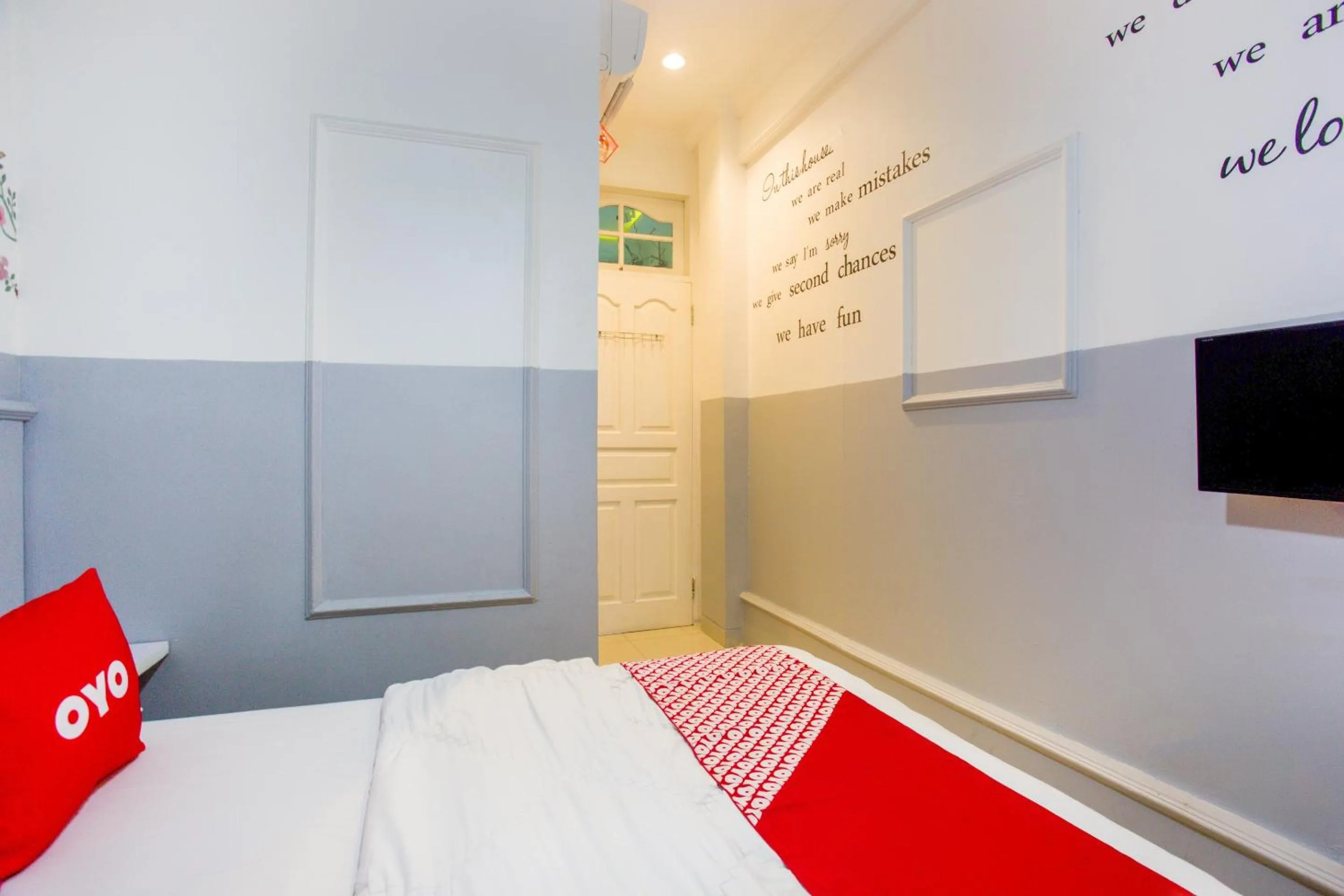 Bedroom, TV/Entertainment Center in OYO 3785 Kemayoran Residence