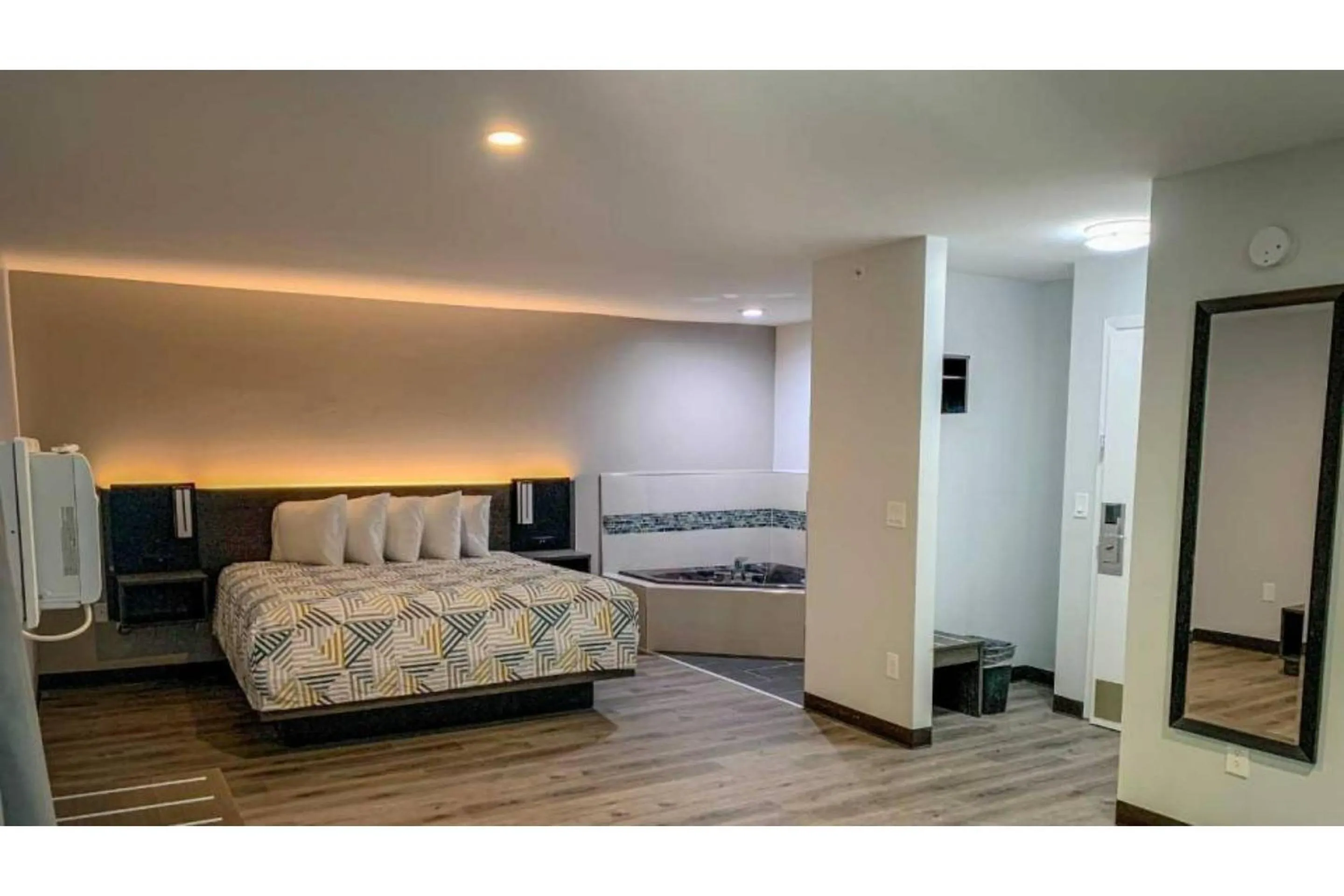 Bedroom, Bed in Motel 6 Rockford, Il