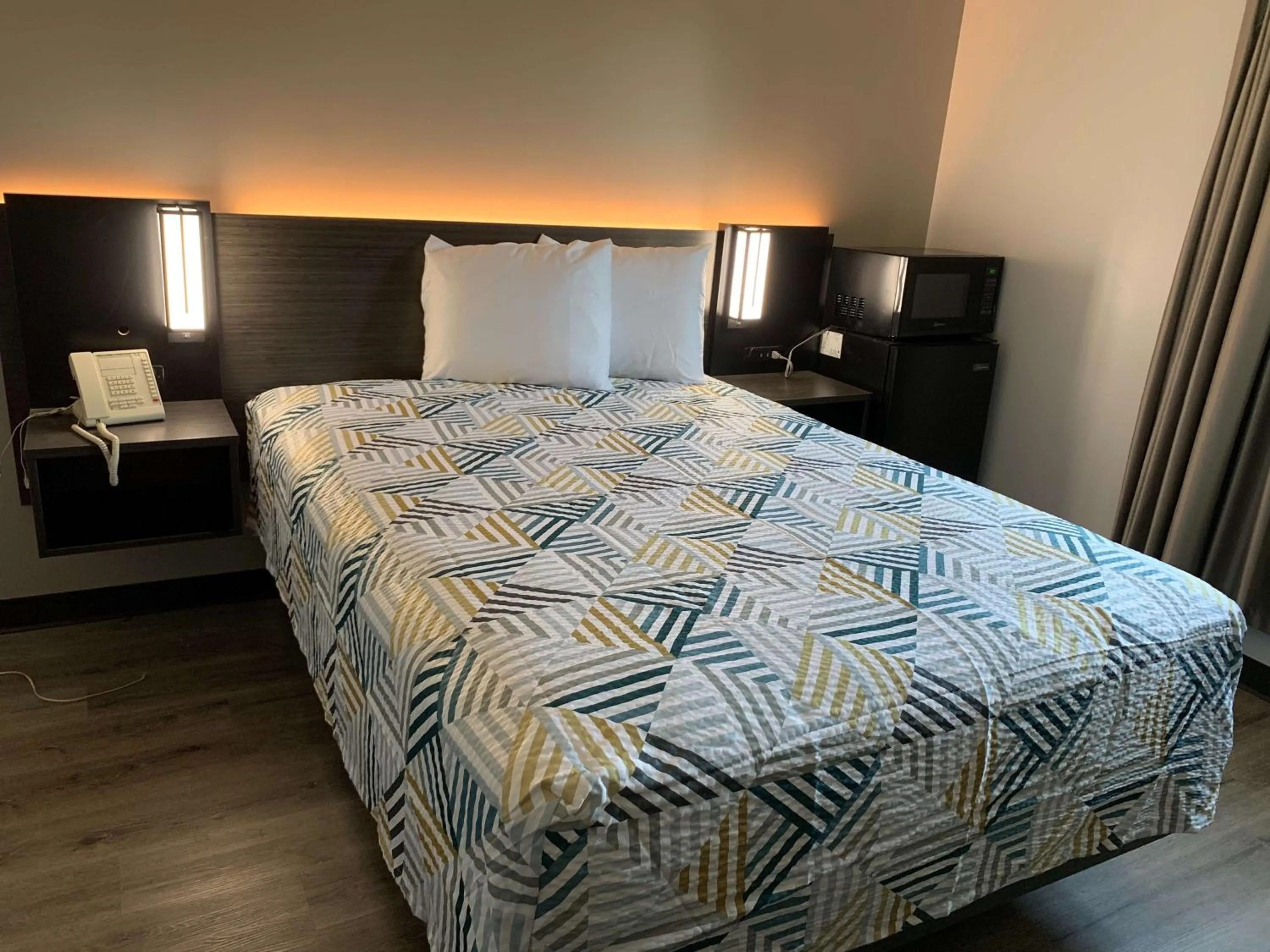 Bedroom, Bed in Motel 6 Rockford, Il