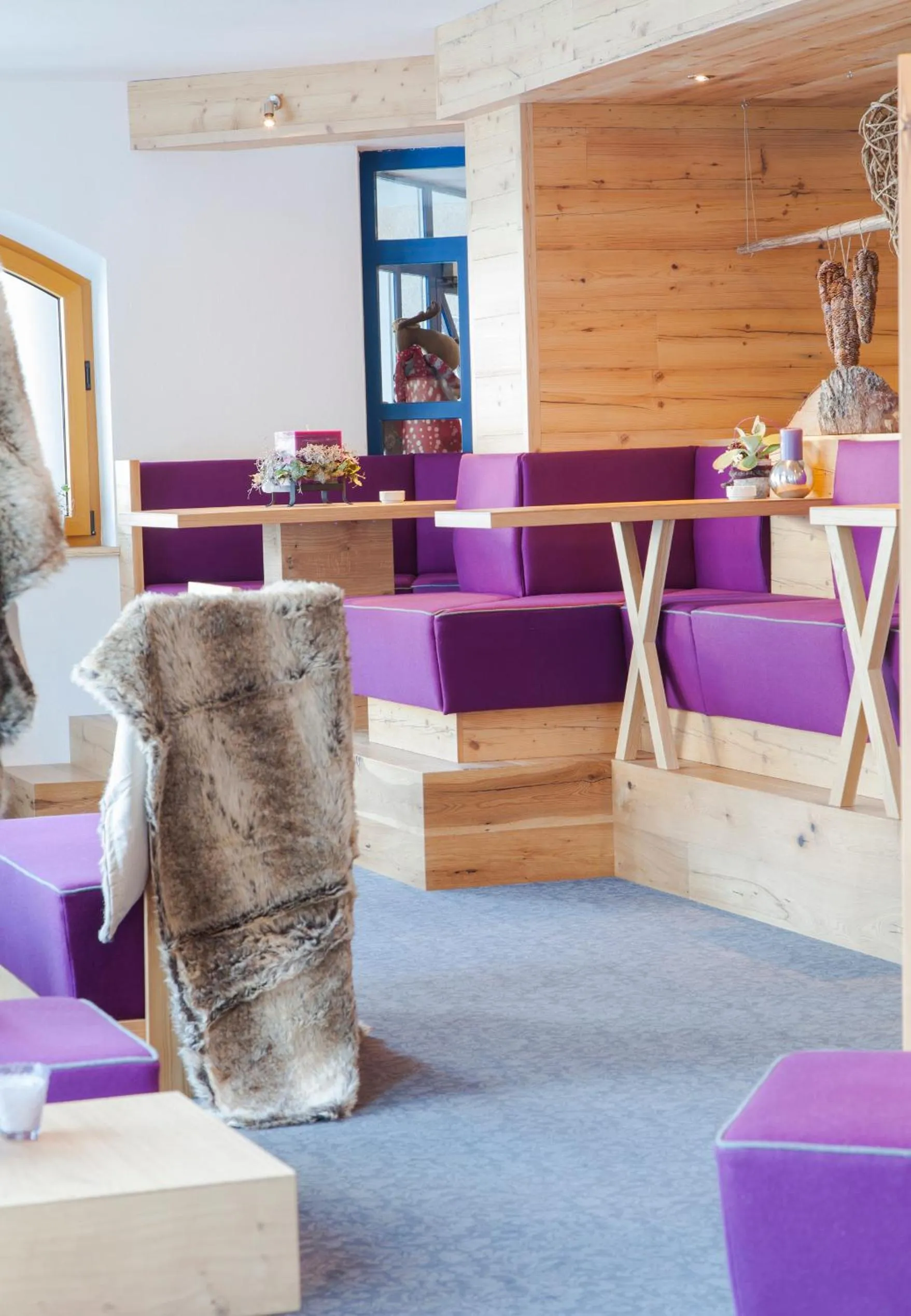 Lounge or bar in Hotel Enzian by Alpeffect Hotels