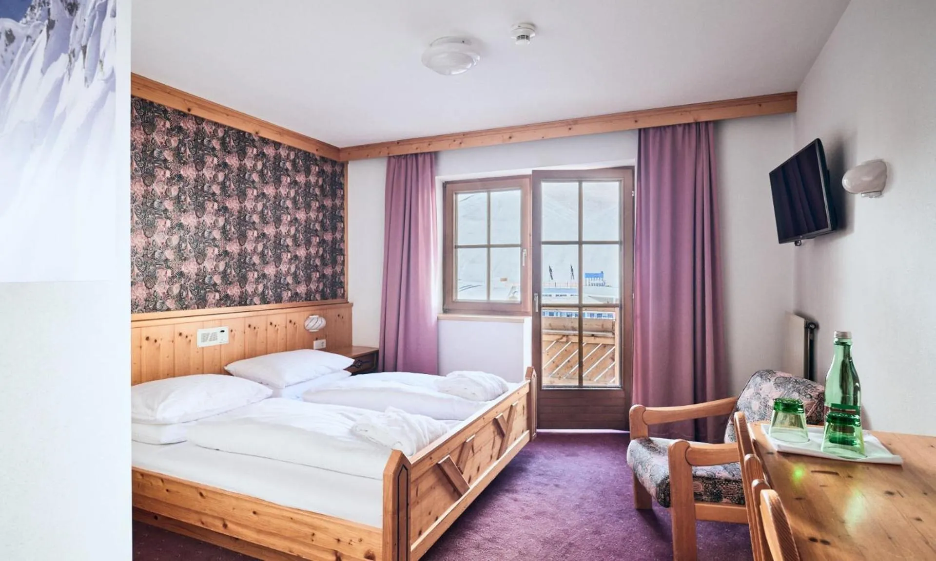 Photo of the whole room, Bed in Hotel Enzian by Alpeffect Hotels