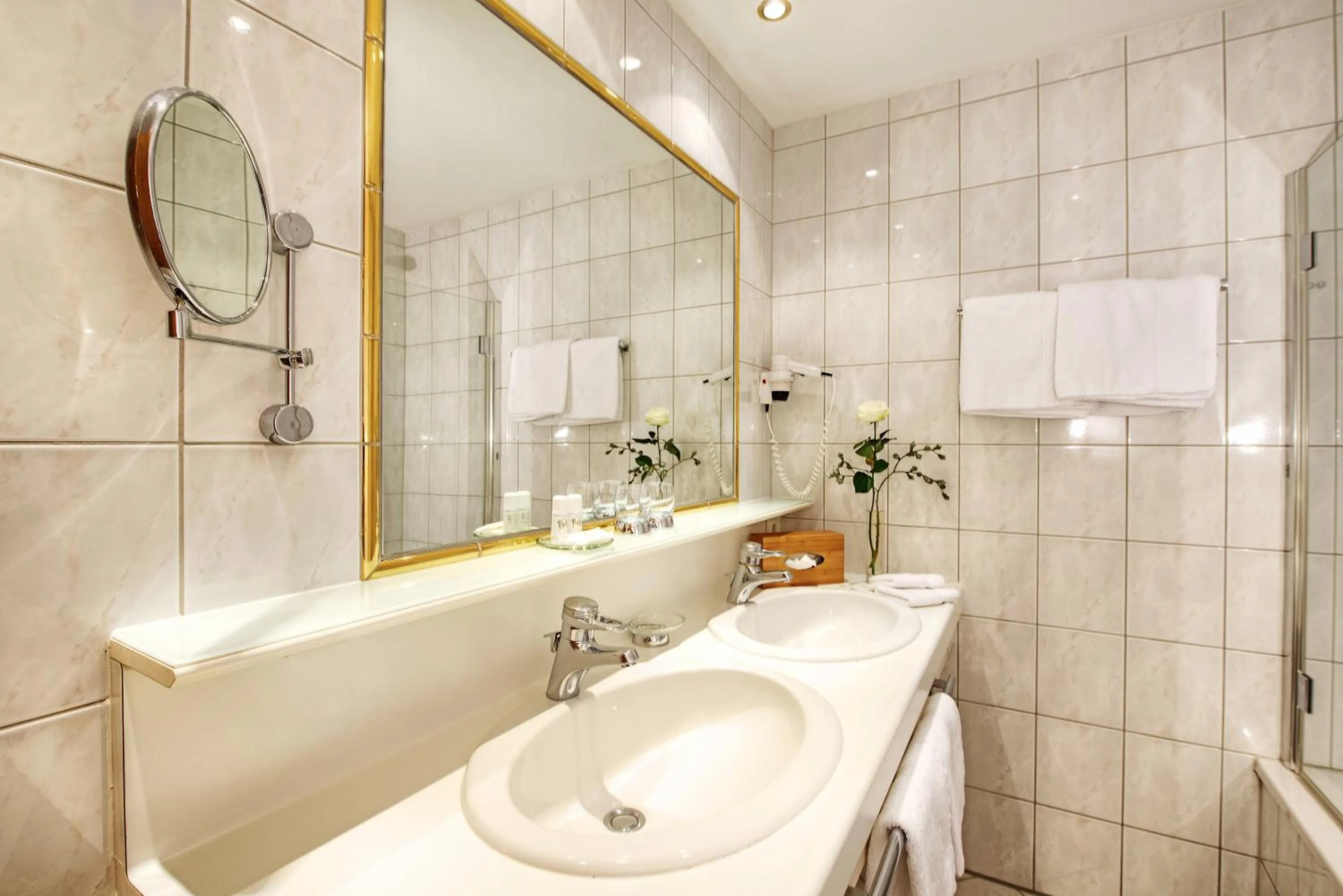 Bathroom in Hotel Palin