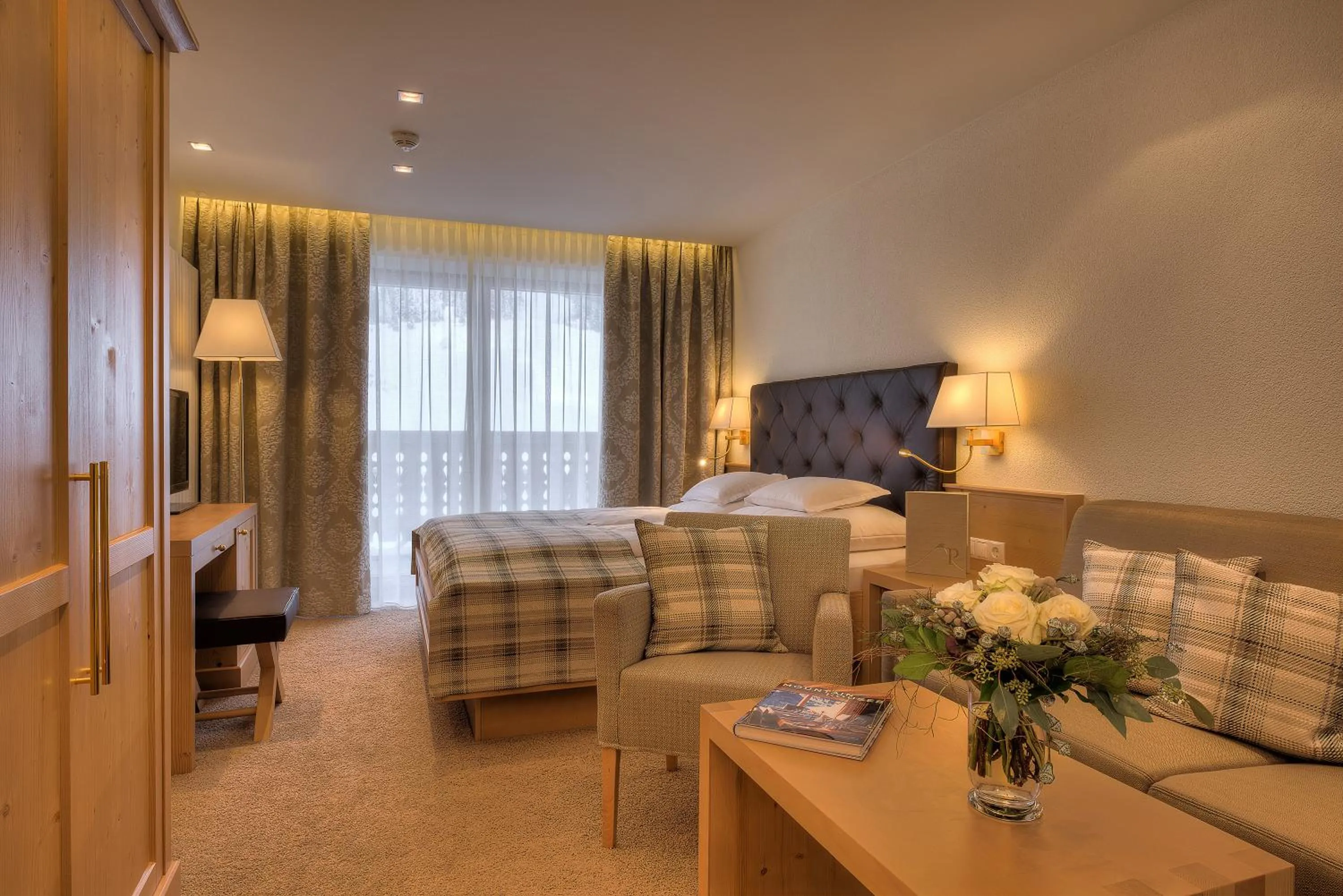 Photo of the whole room, Bed in Hotel Palin