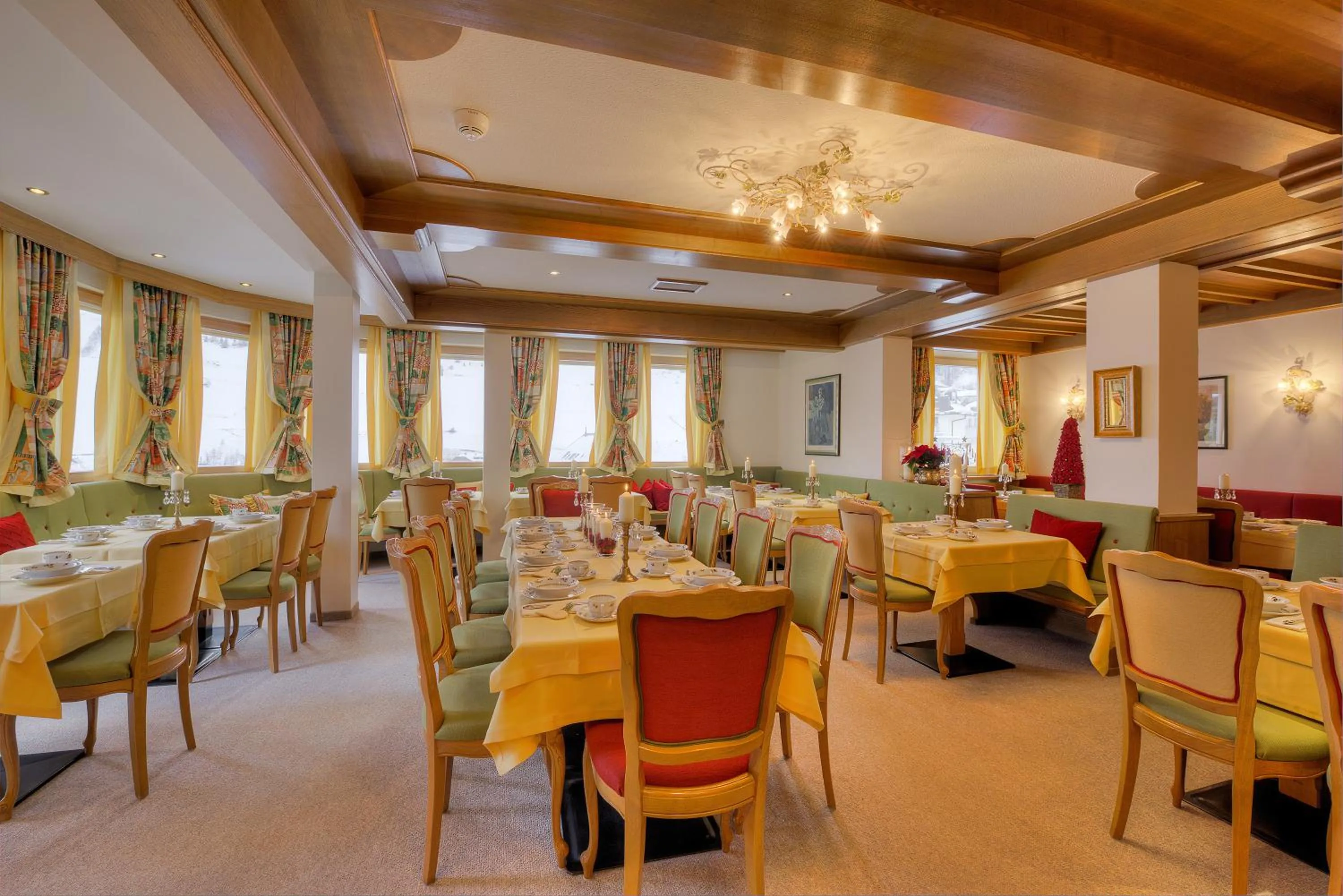 Restaurant/places to eat in Hotel Palin