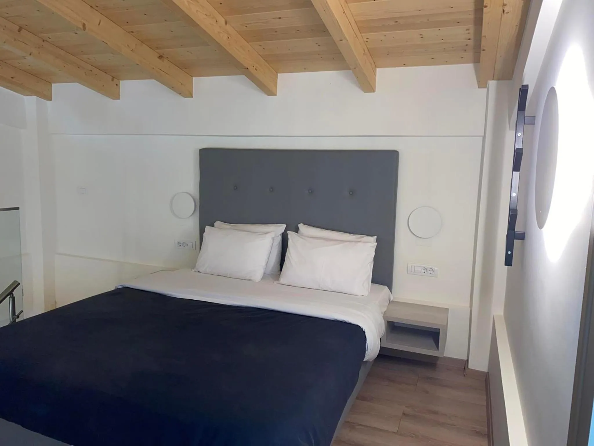 Bedroom, Bed in Melydron Apartments