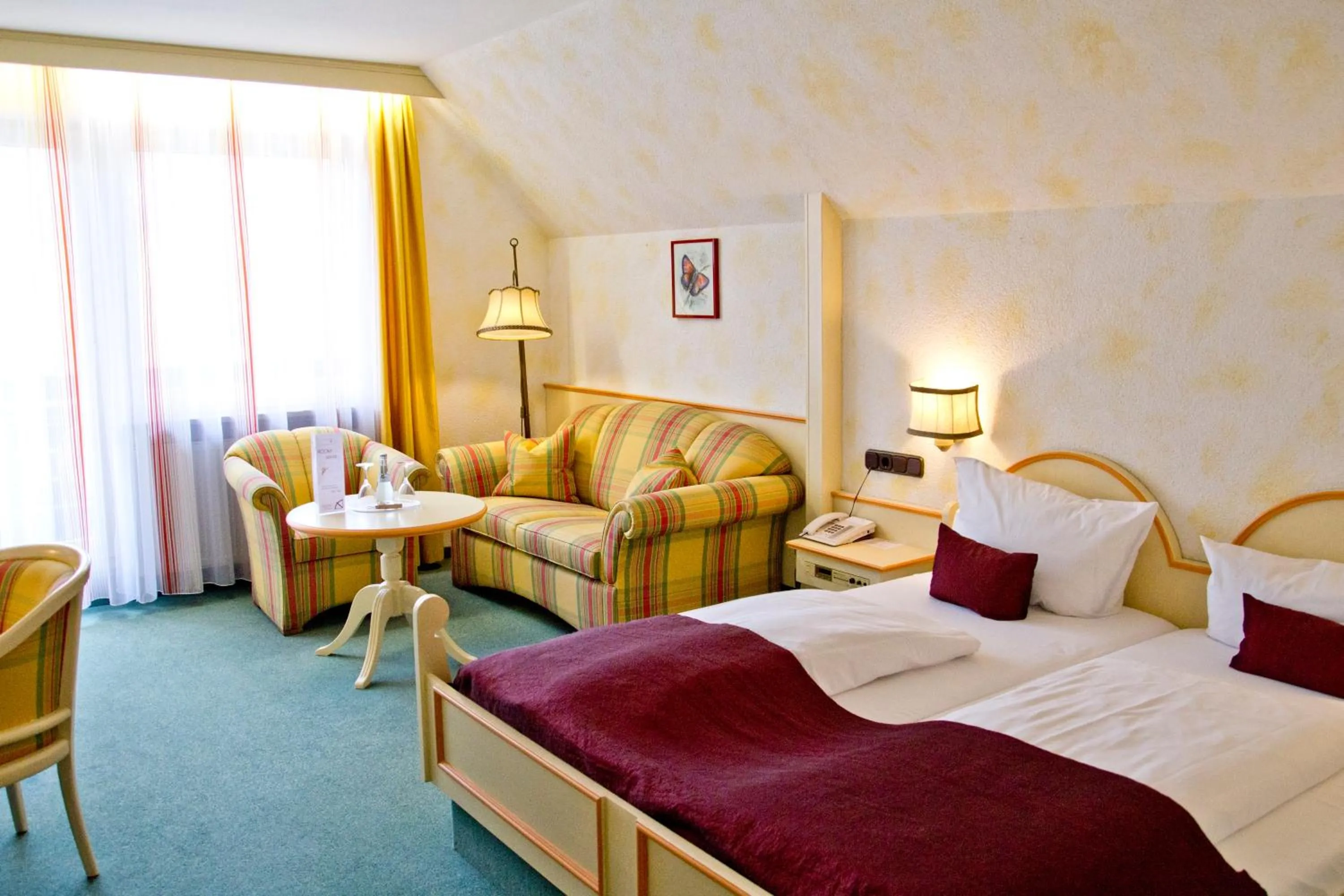 Living room, Bed in Hotel Kainsbacher Mühle