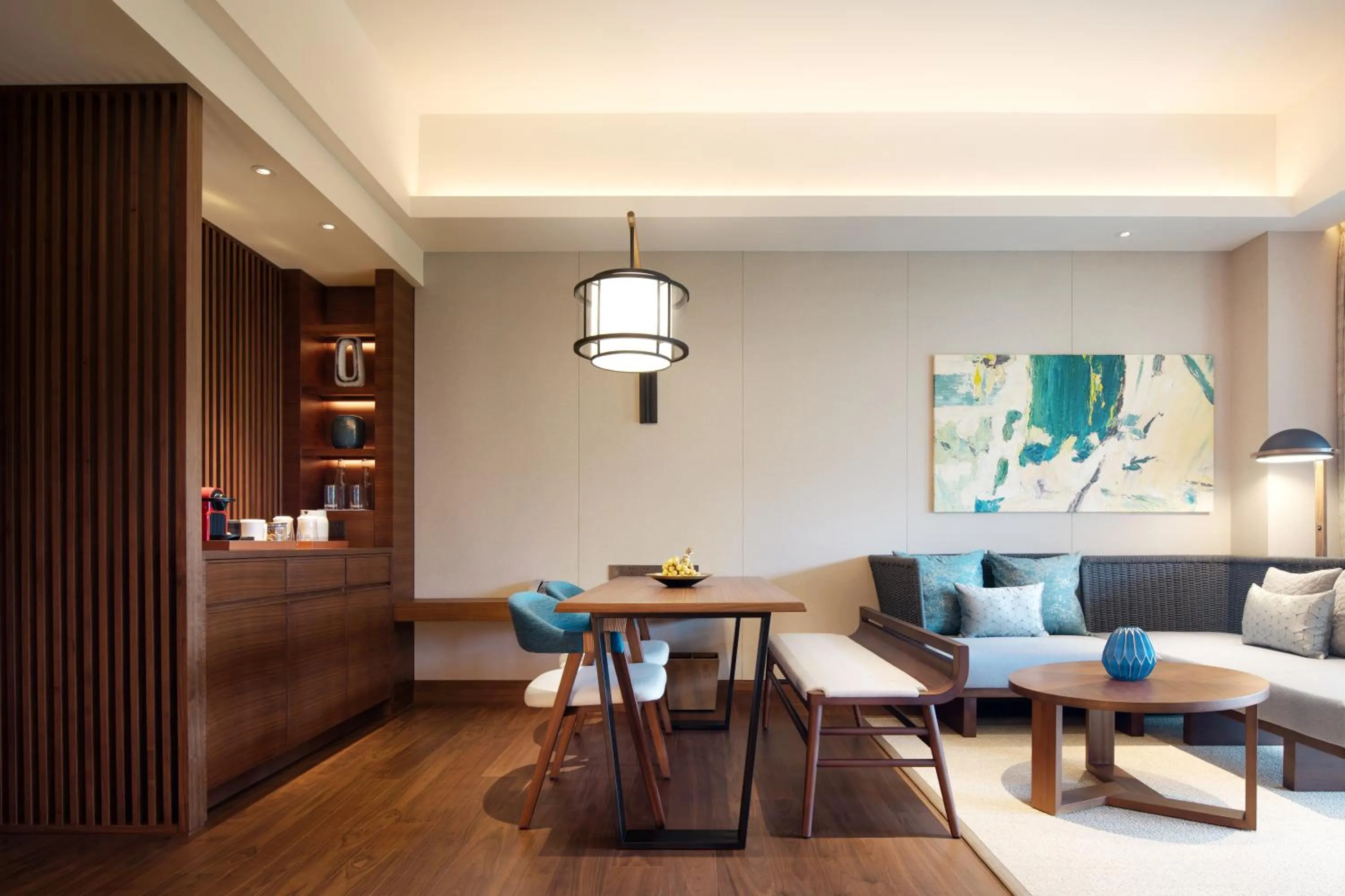 Living room in New World Qingyuan Hotel -formerly KHOS QINGYUAN