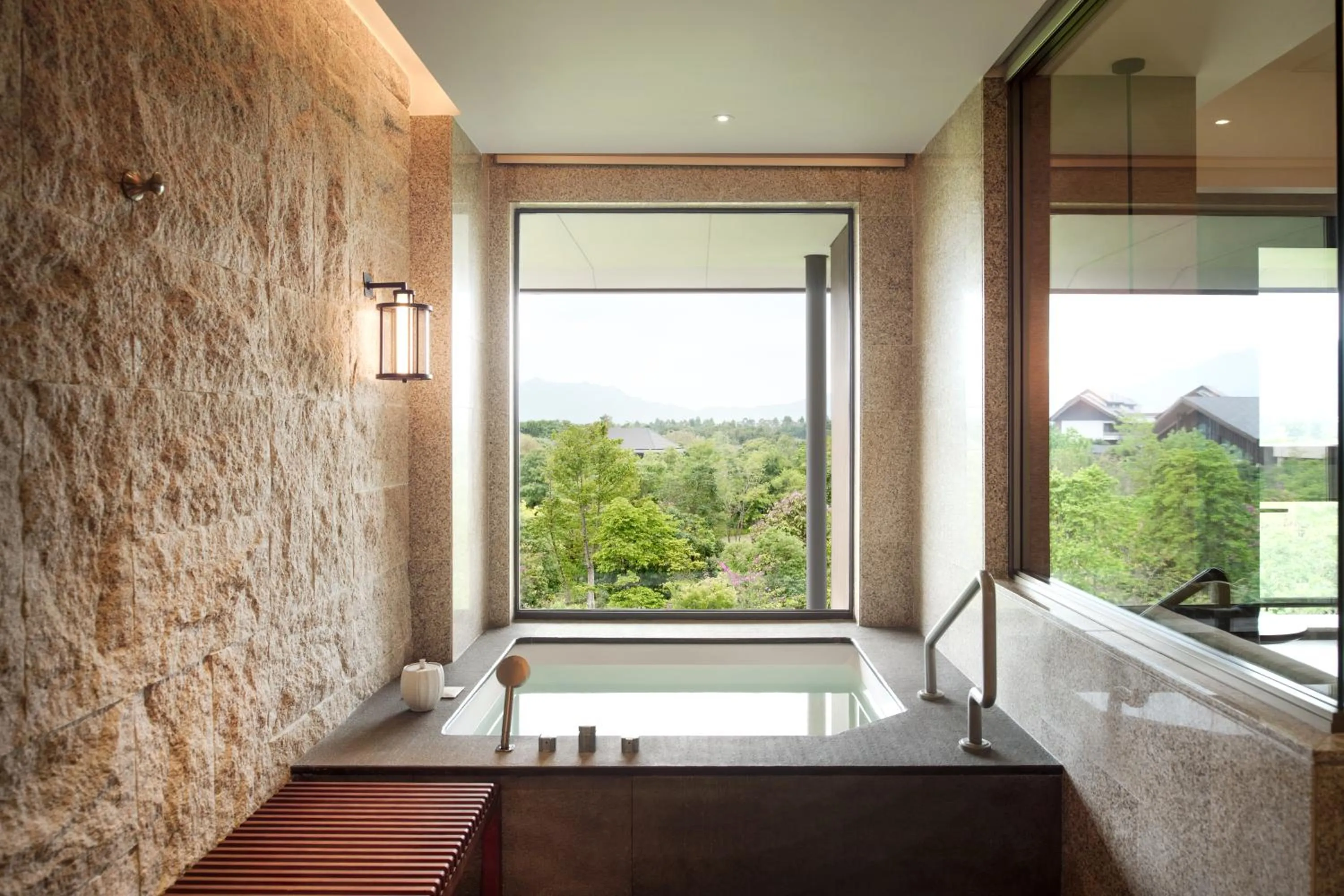 Bath in New World Qingyuan Hotel -formerly KHOS QINGYUAN