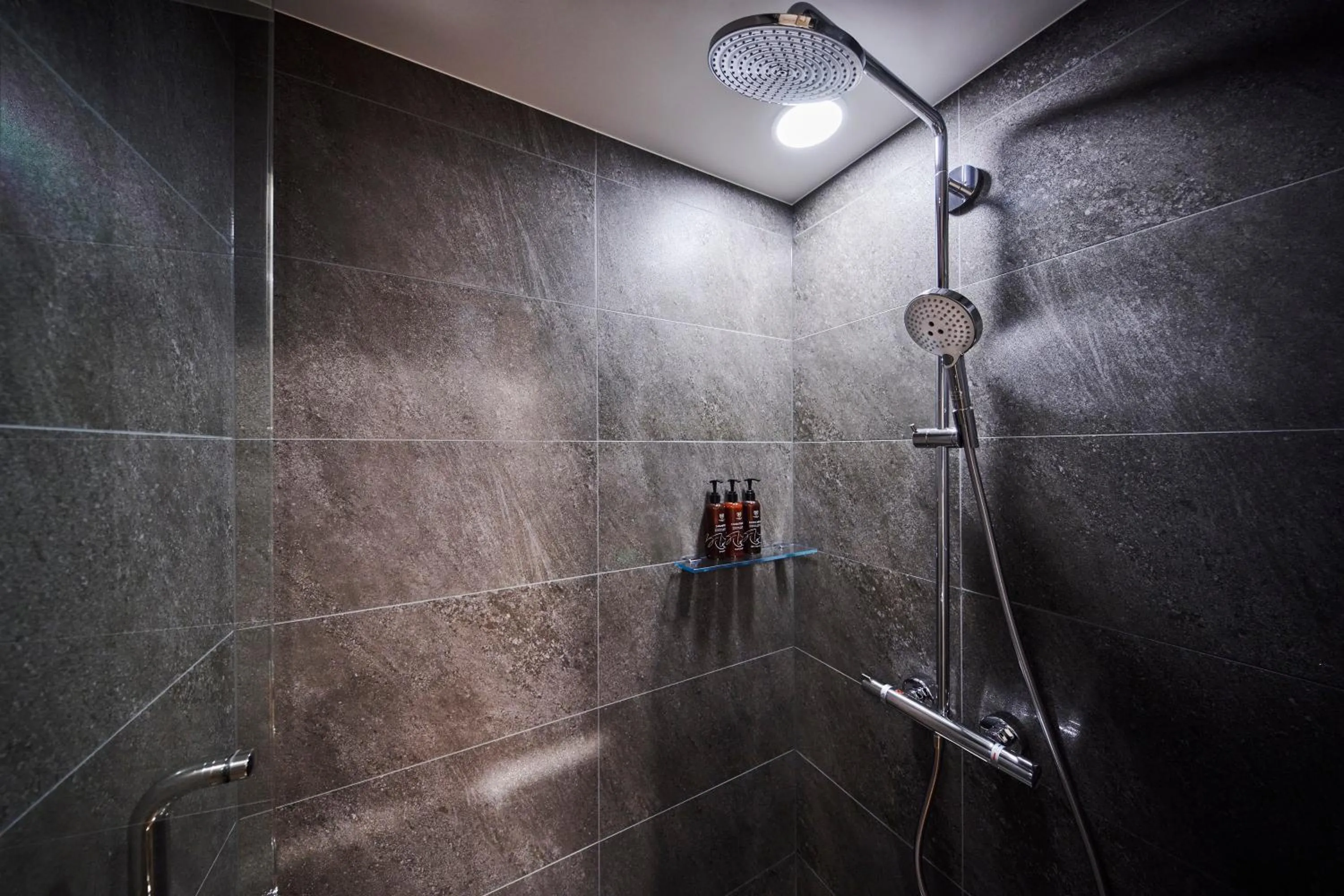 Shower in The Royal Park Canvas - Kobe Sannomiya