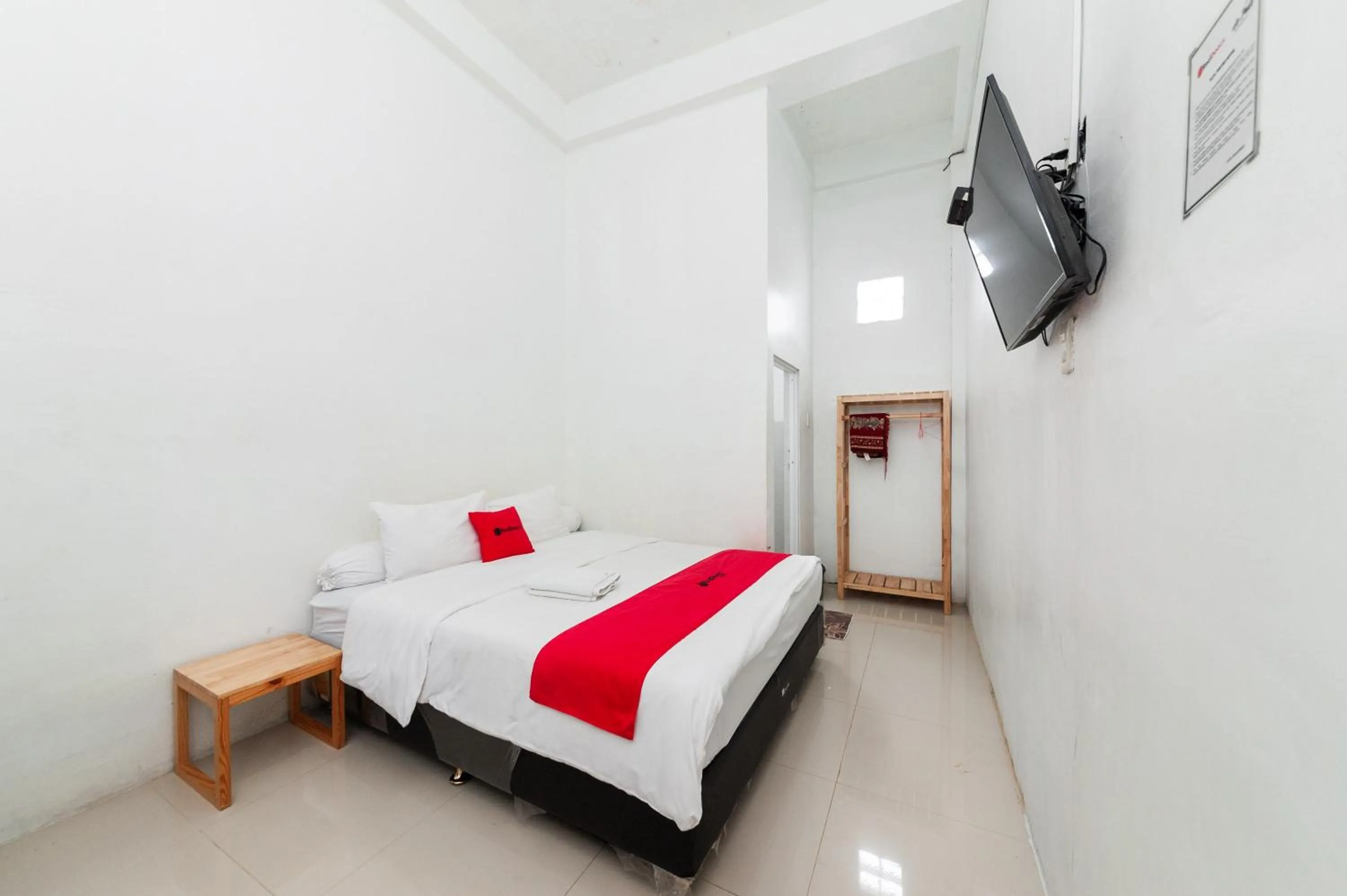 Bed in RedDoorz Syariah near RSUD Zainoel Abidin Banda Aceh