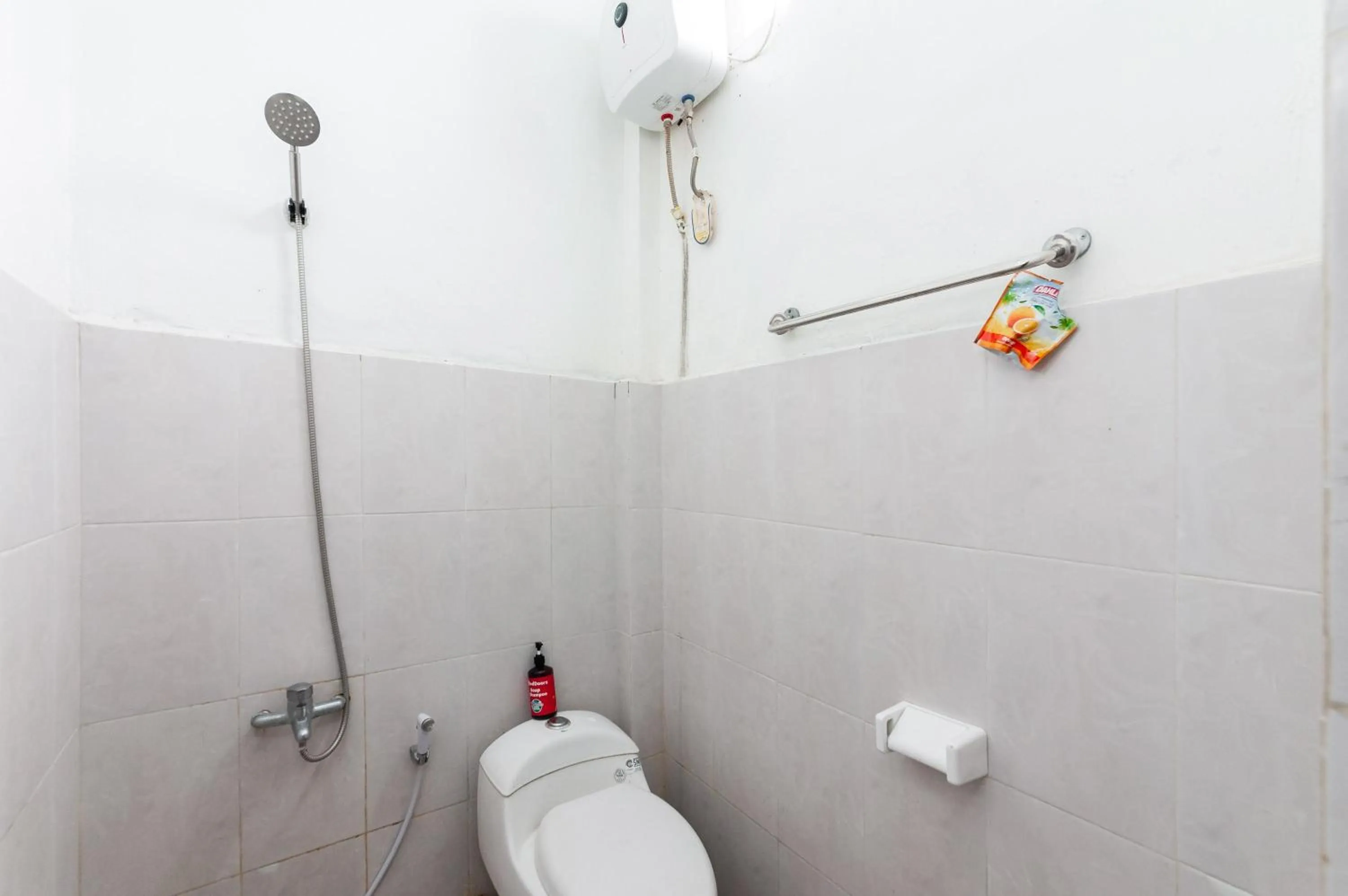 Bathroom in RedDoorz Syariah near RSUD Zainoel Abidin Banda Aceh