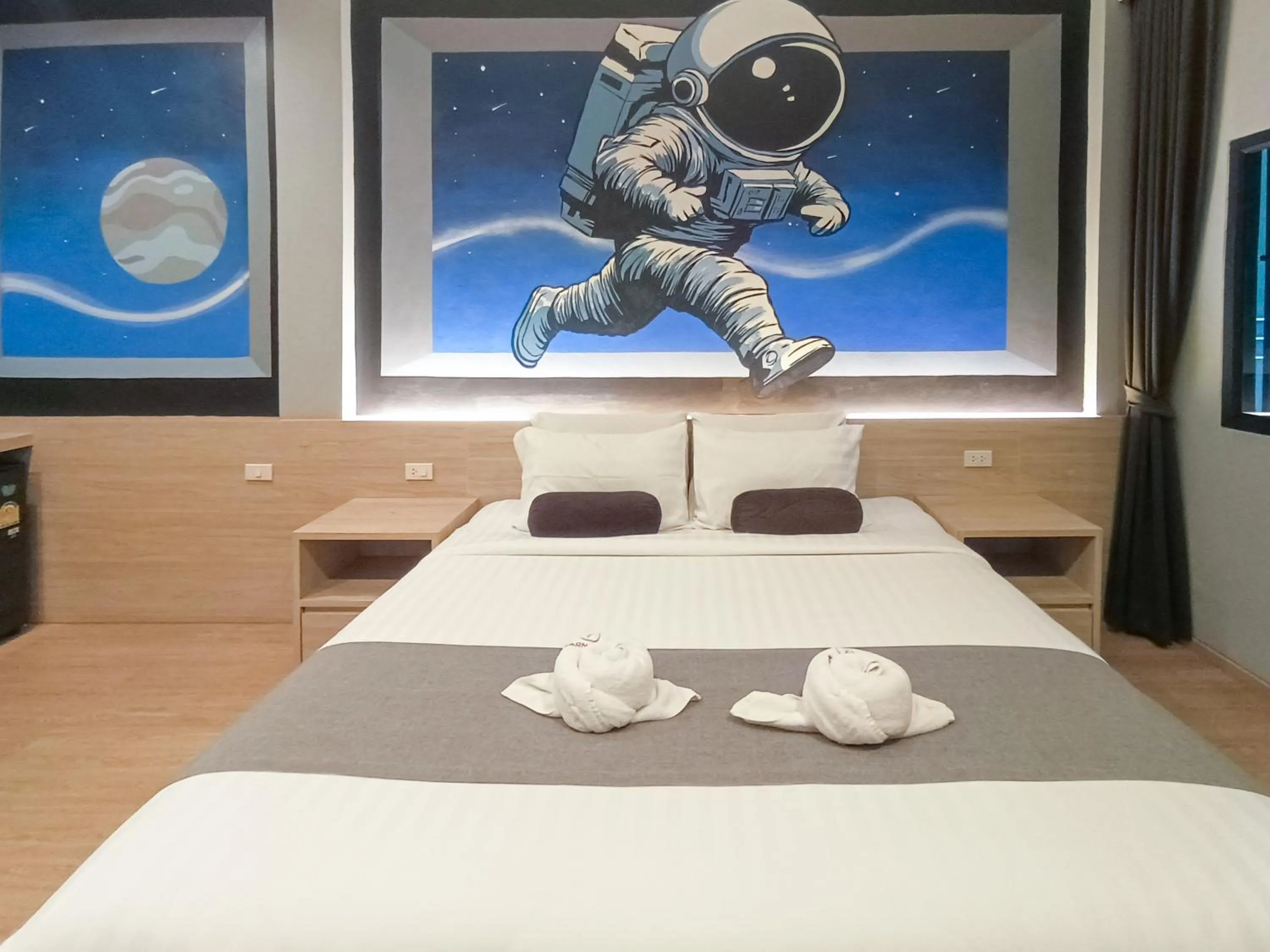 Decorative detail, Bed in Tarnsiri Boutique Resort