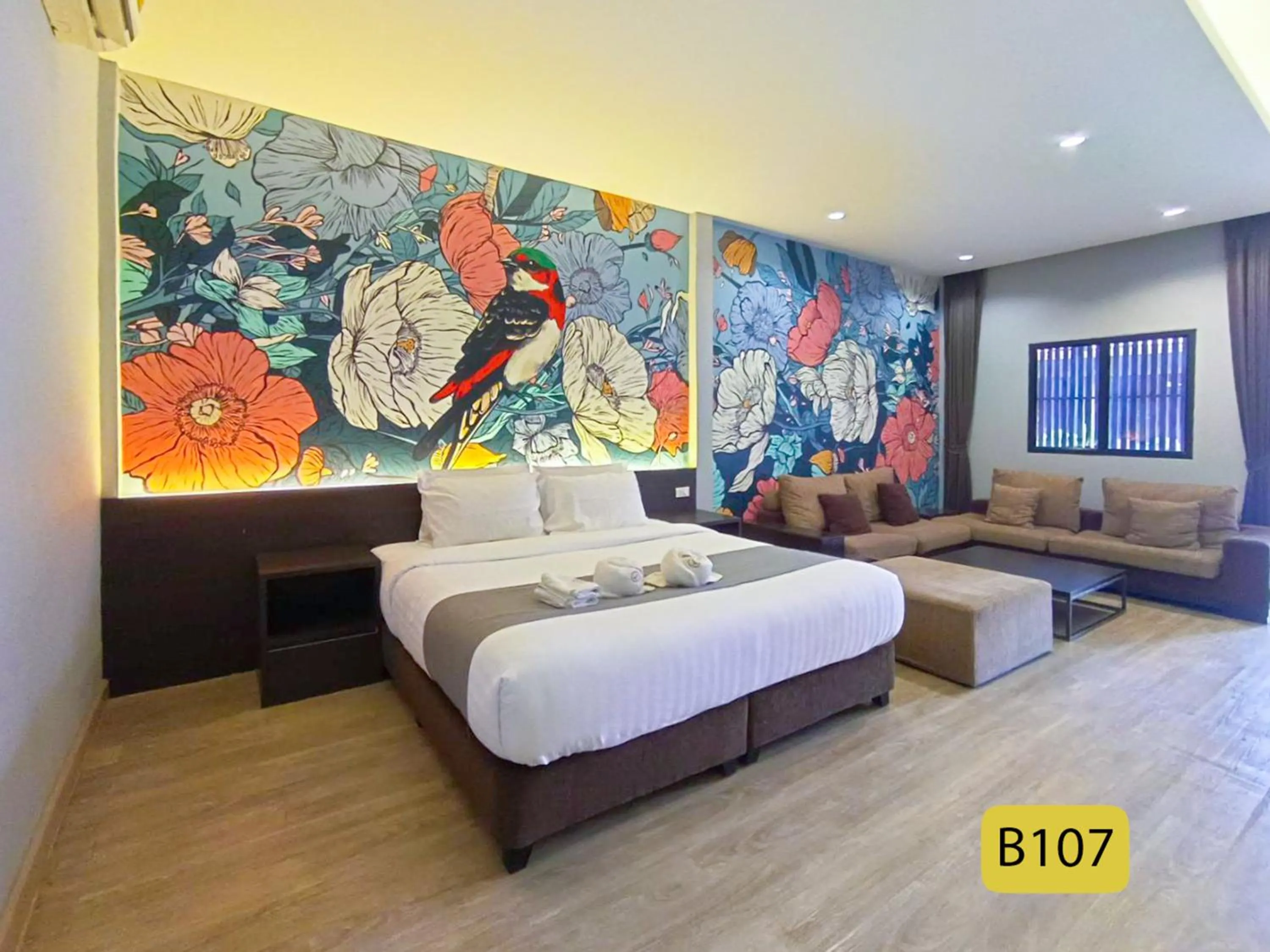 Photo of the whole room, Bed in Tarnsiri Boutique Resort