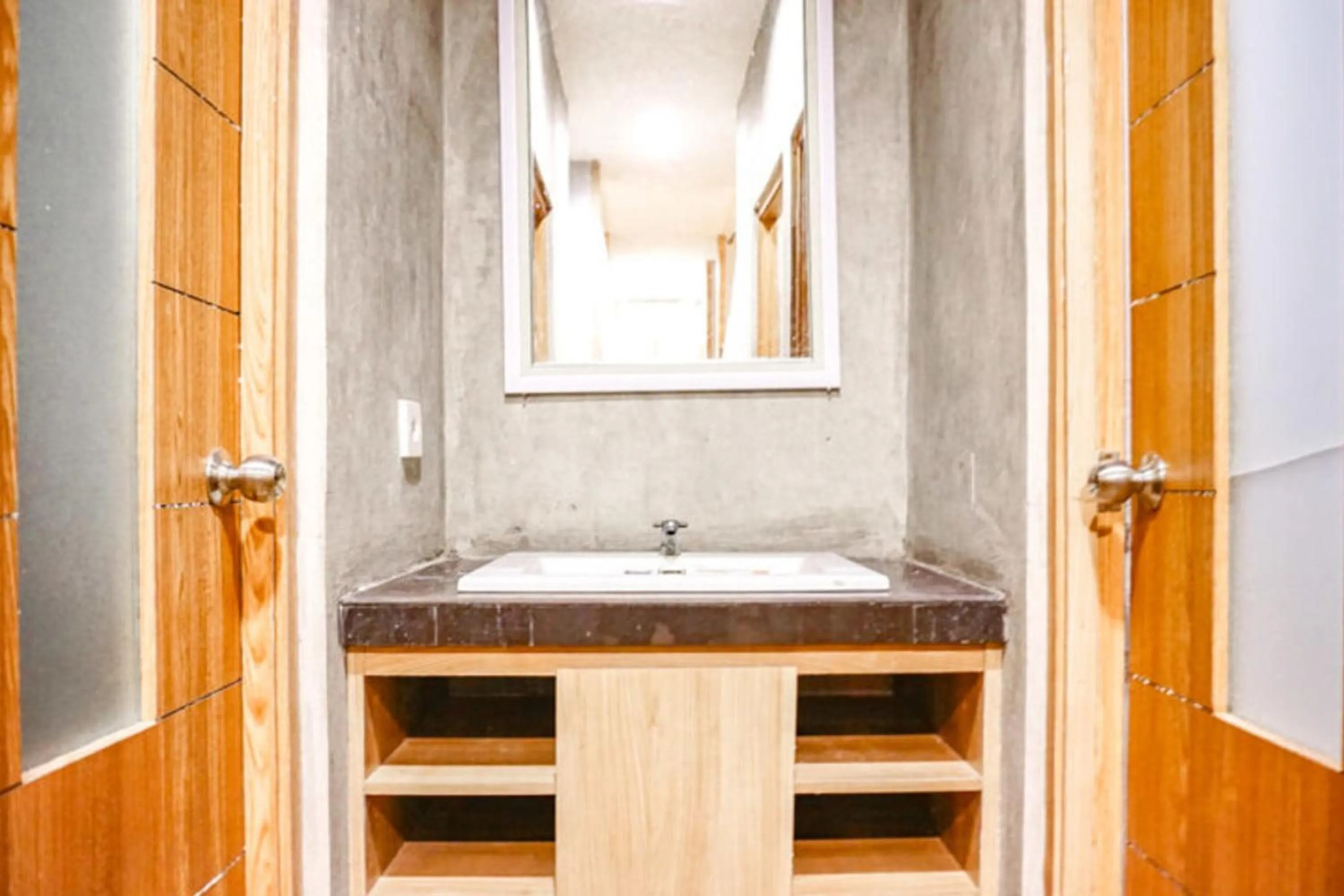 Bathroom in RedDoorz Hostel Near Ngurah Rai Airport Kuta