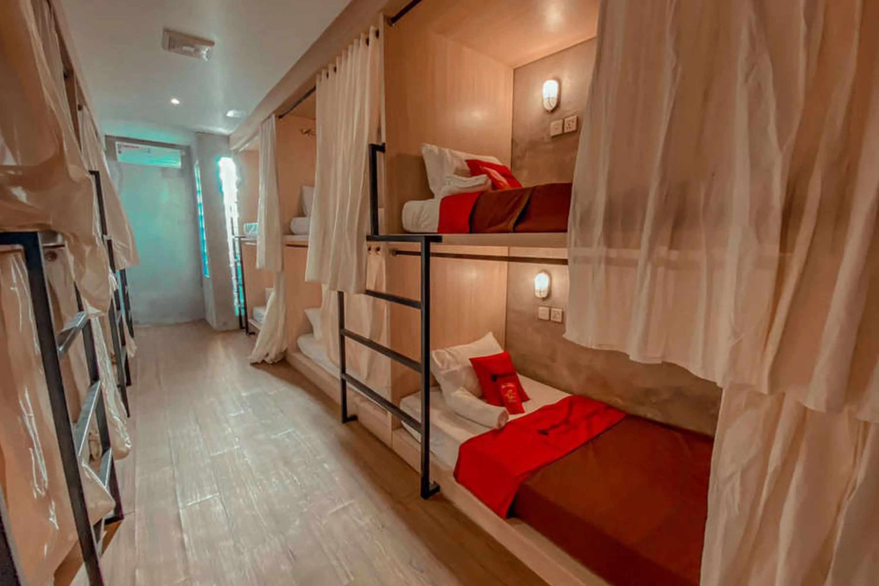 Bedroom, Bed in RedDoorz Hostel Near Ngurah Rai Airport Kuta