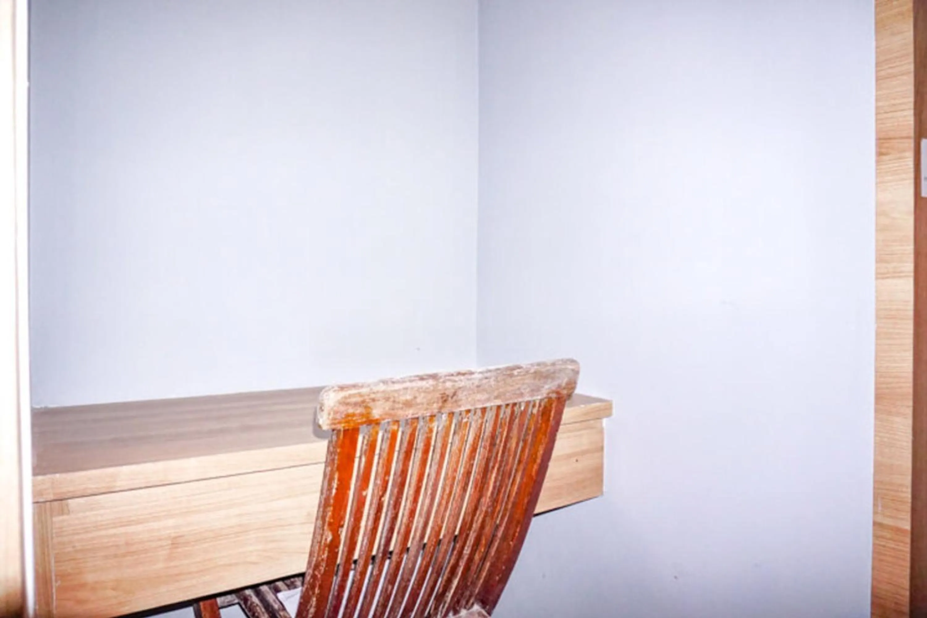 Seating area in RedDoorz Hostel Near Ngurah Rai Airport Kuta