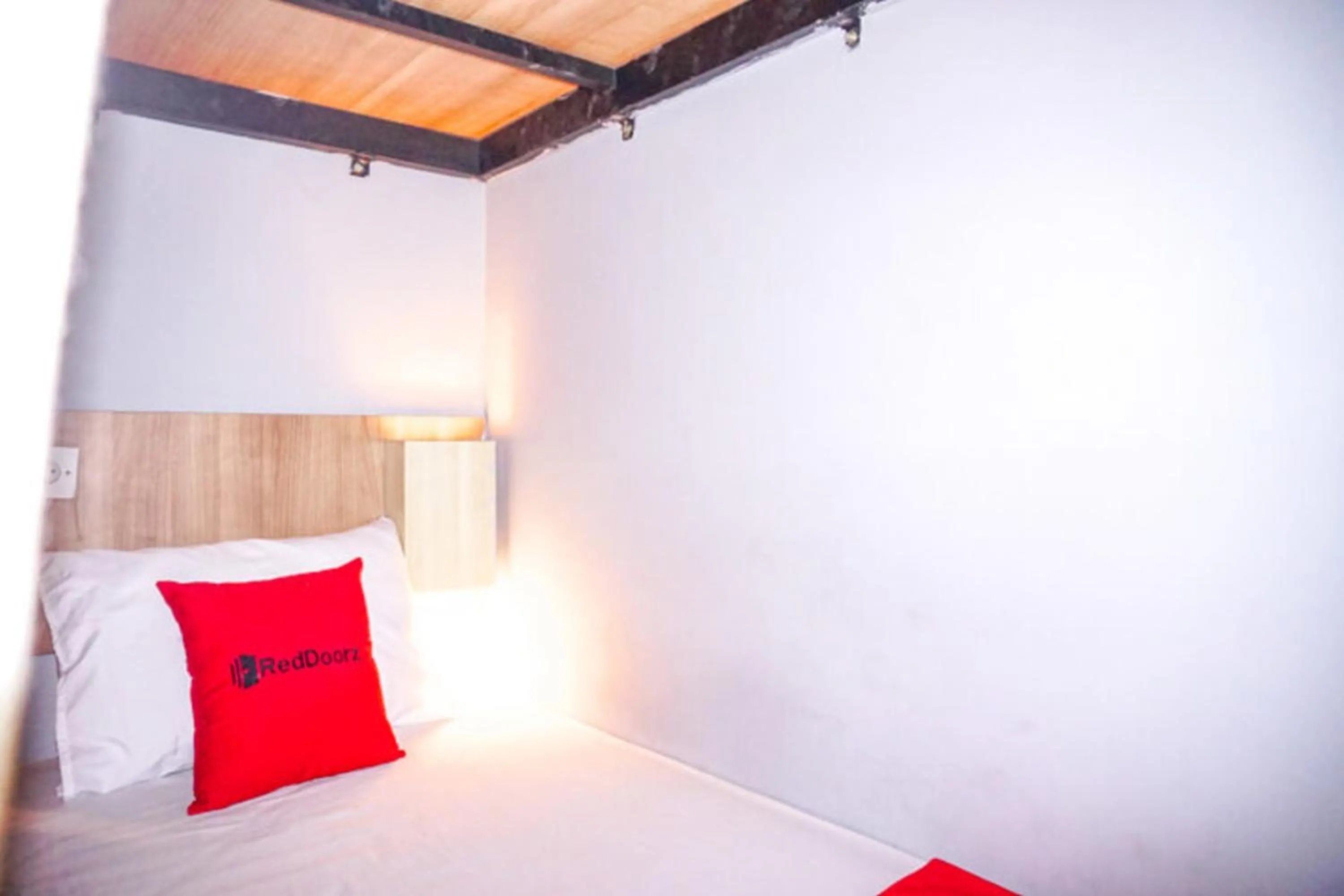 Bedroom, Bed in RedDoorz Hostel Near Ngurah Rai Airport Kuta