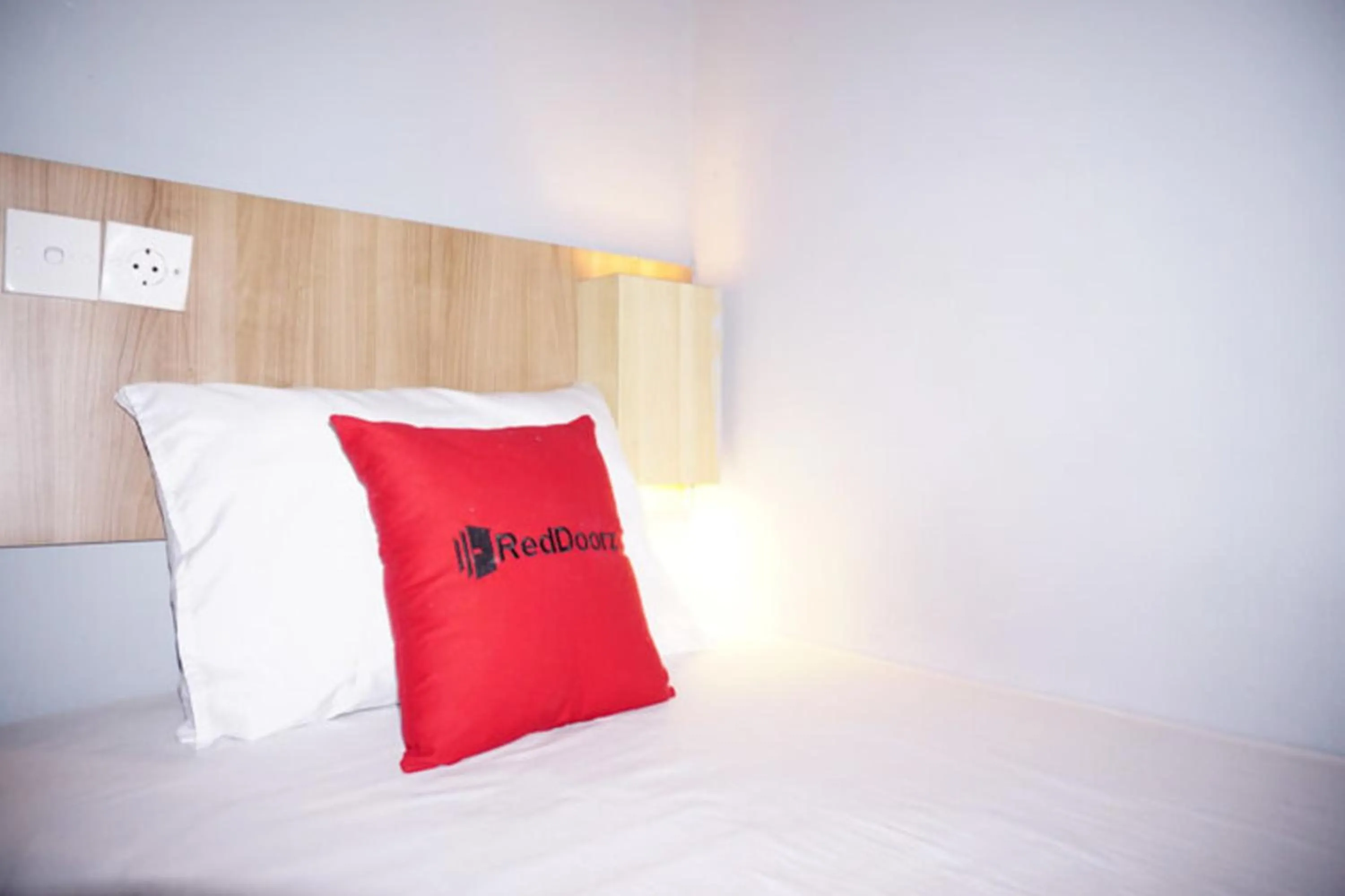 Bedroom, Bed in RedDoorz Hostel Near Ngurah Rai Airport Kuta
