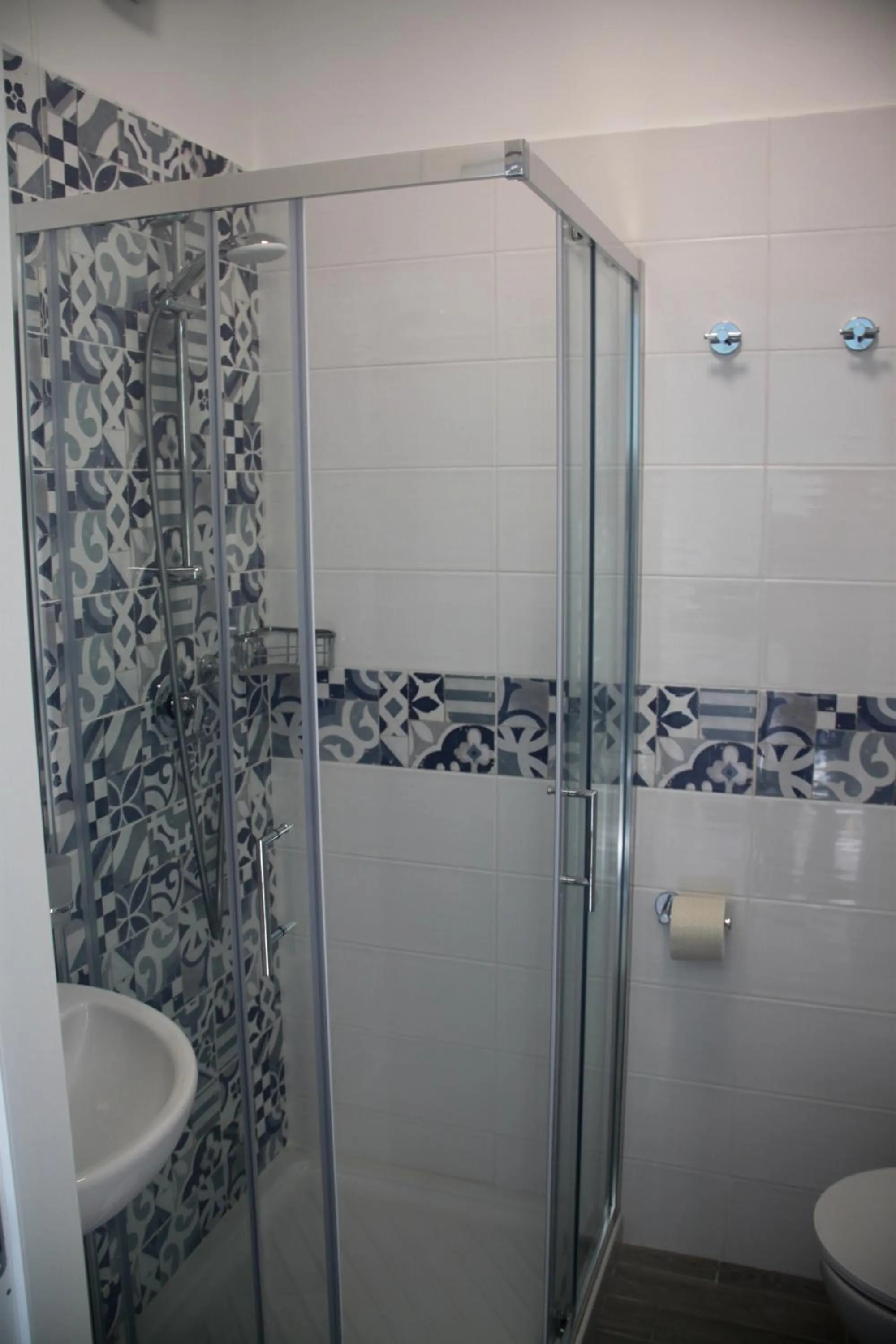 Bathroom in Hotel Aurora