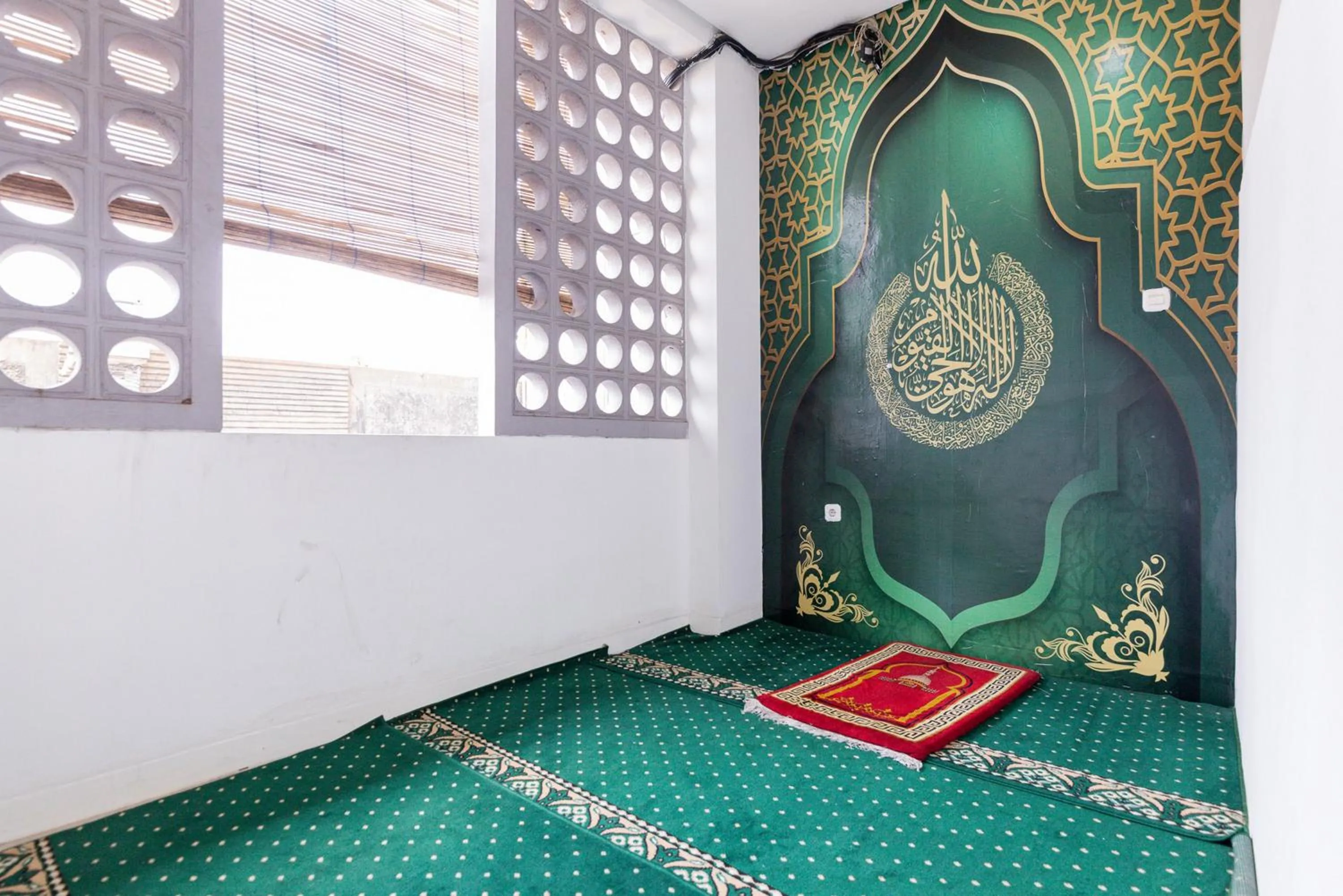 Area and facilities in RedDoorz Plus Syariah near Mall Pondok Indah