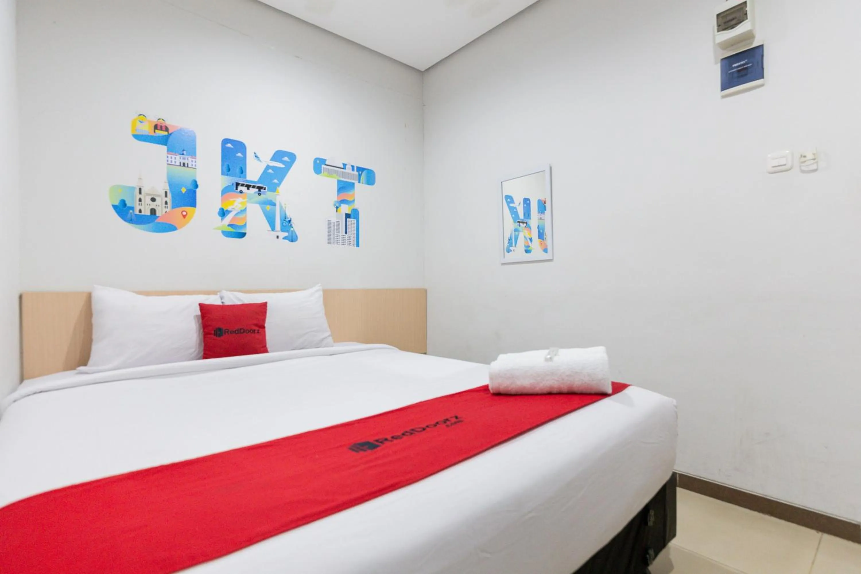 Bedroom, Bed in RedDoorz Plus Syariah near Mall Pondok Indah