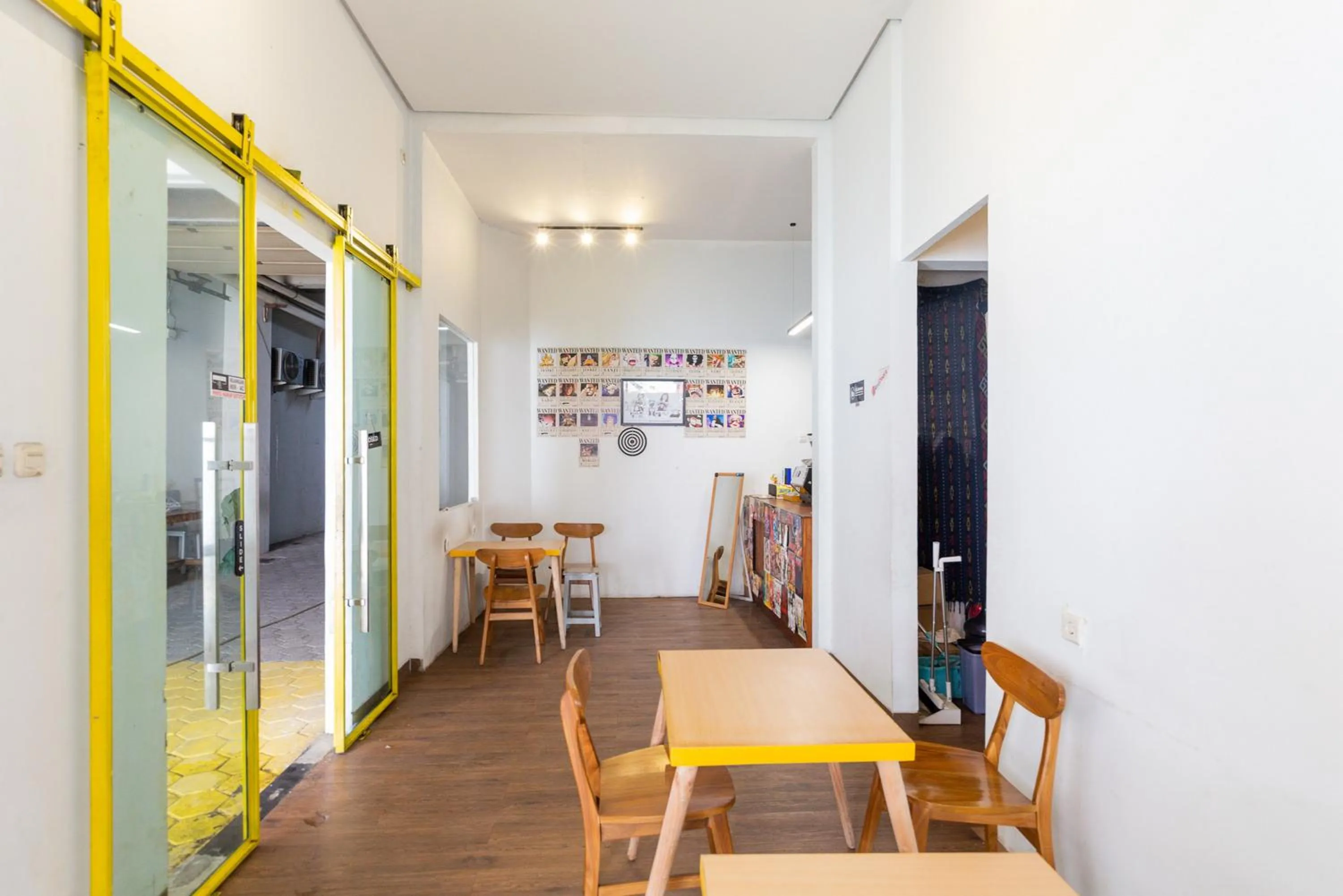 Seating area in RedDoorz Plus Syariah near Mall Pondok Indah