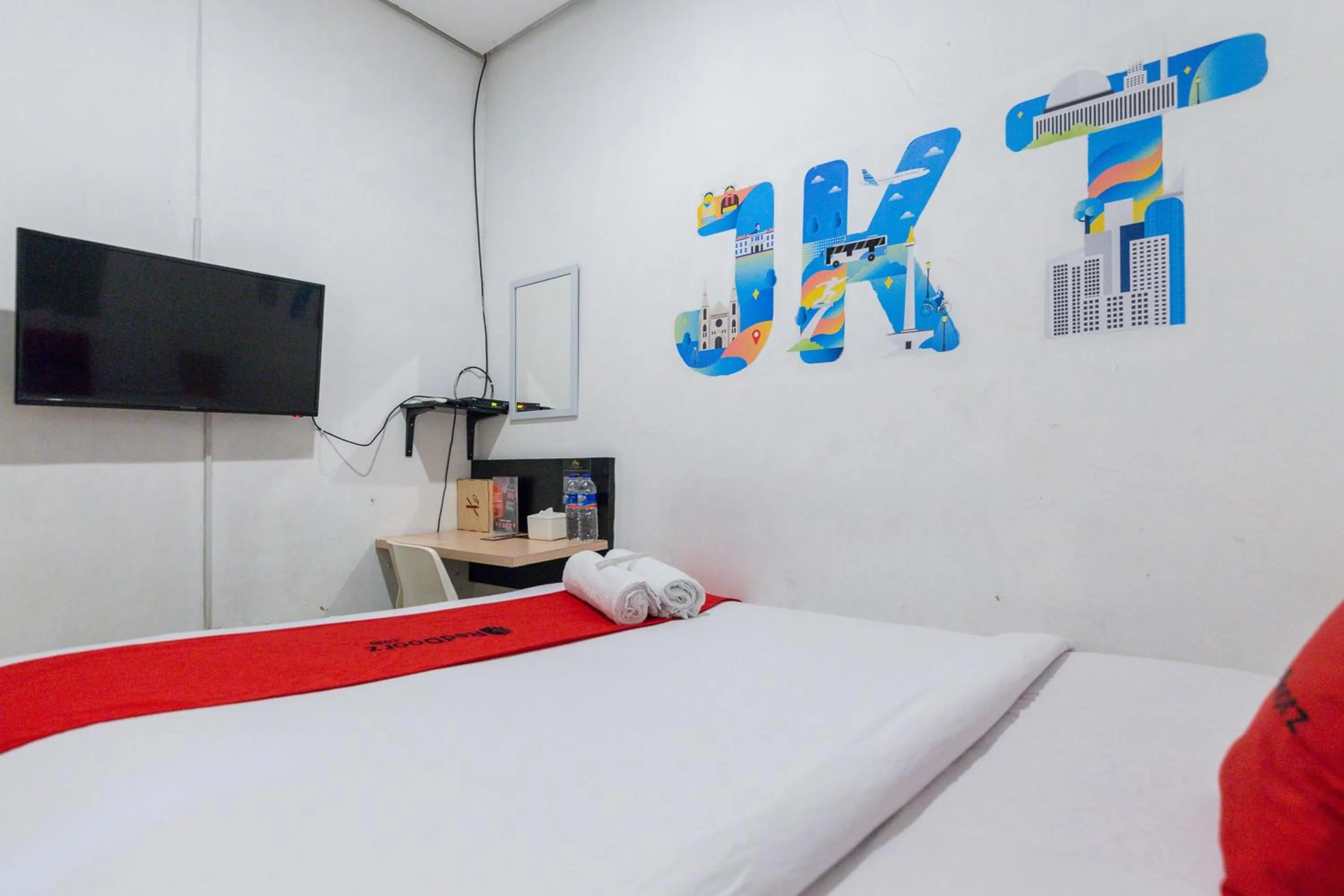 Bedroom, Bed in RedDoorz Plus Syariah near Mall Pondok Indah