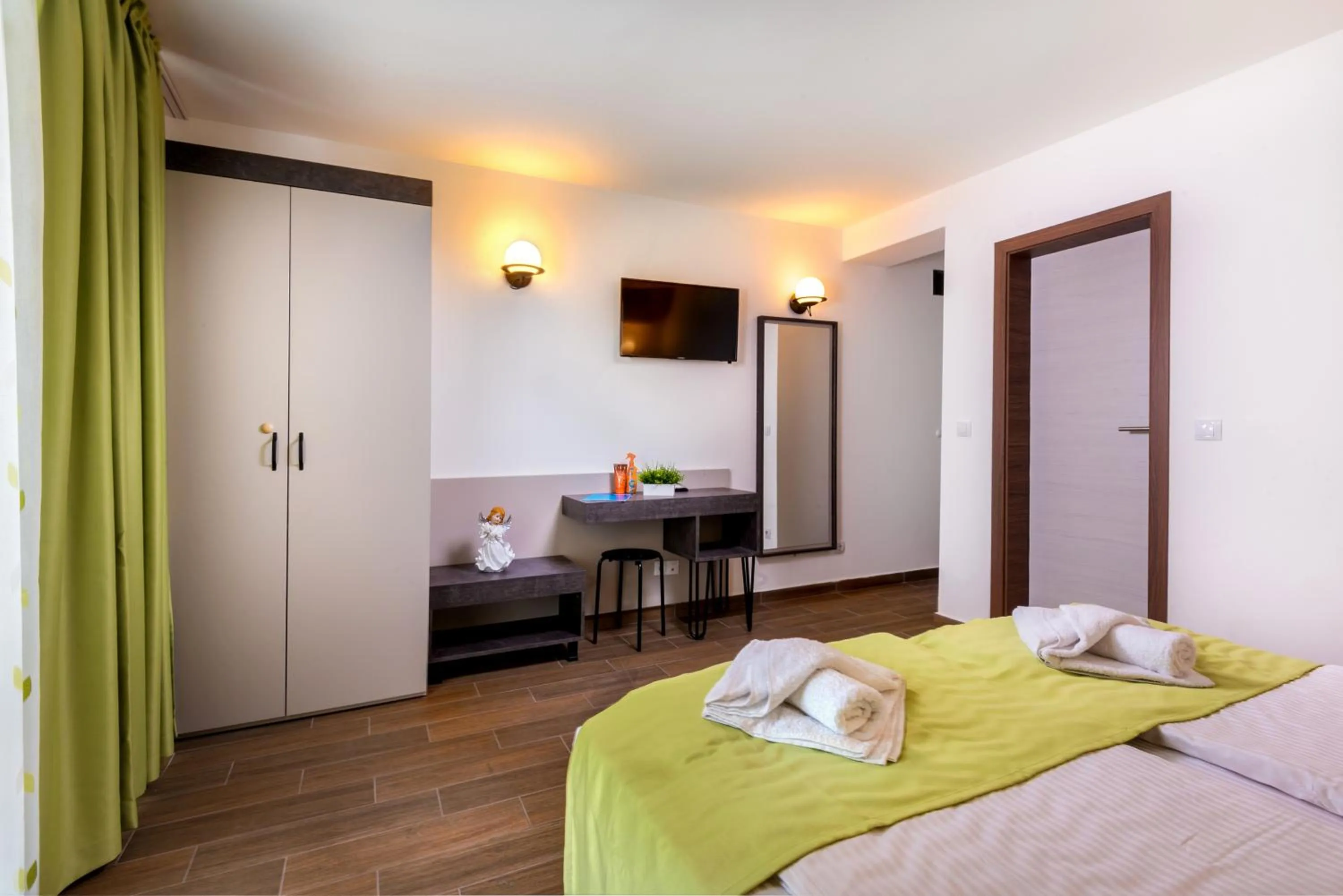 TV and multimedia, Bed in Panorama Blue Family Hotel and Free parking