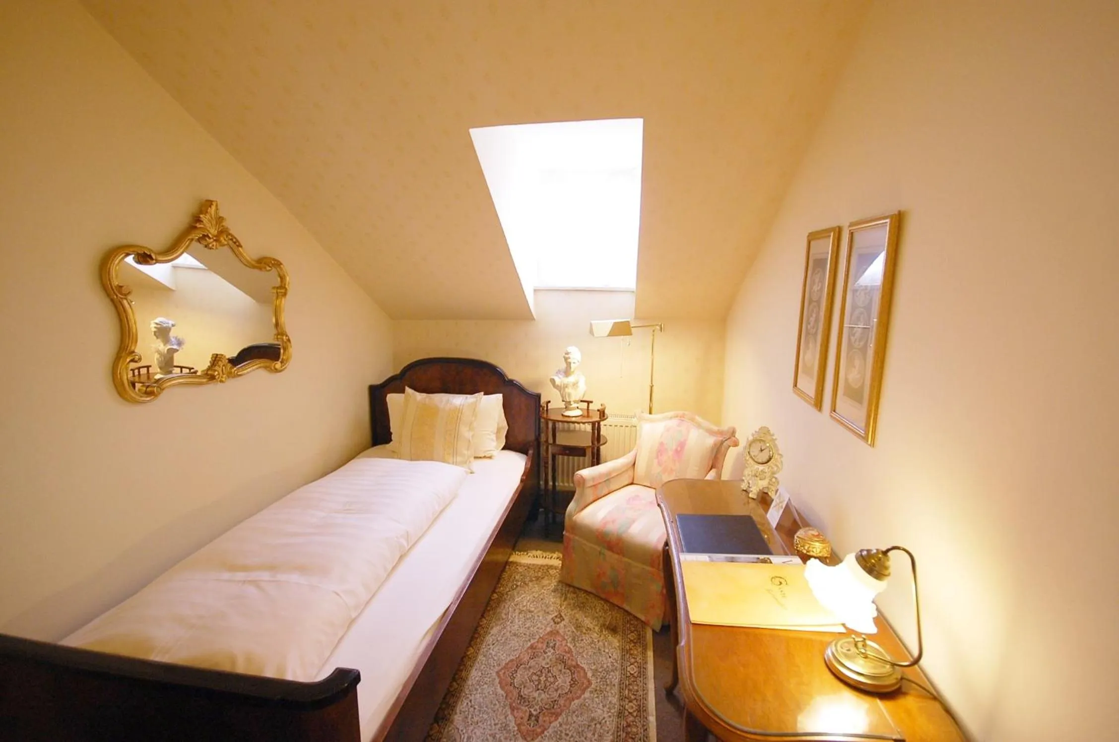 Bed in Das Kleine Hotel in ruhiger Stadtlage