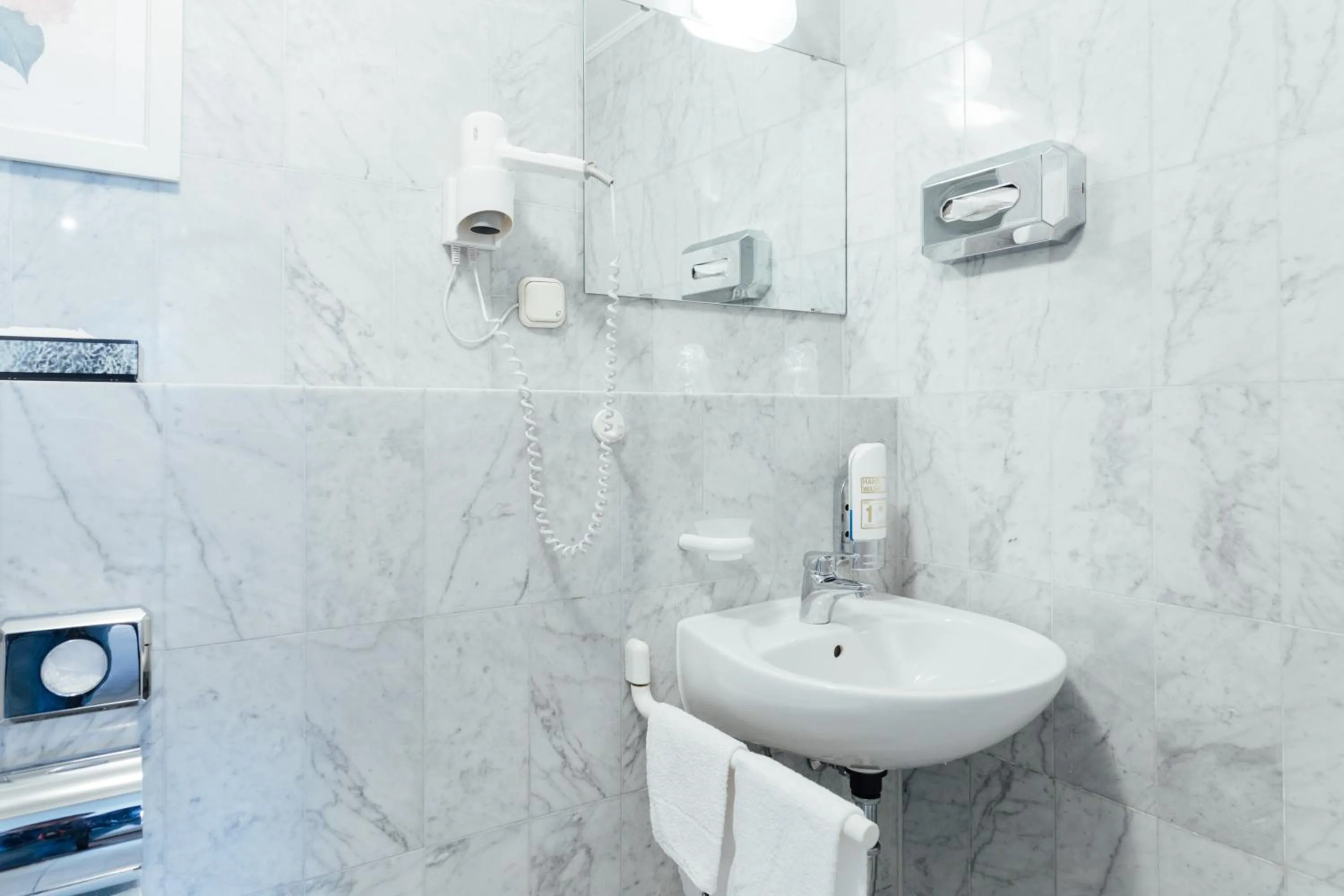 Bathroom in Das Kleine Hotel in ruhiger Stadtlage