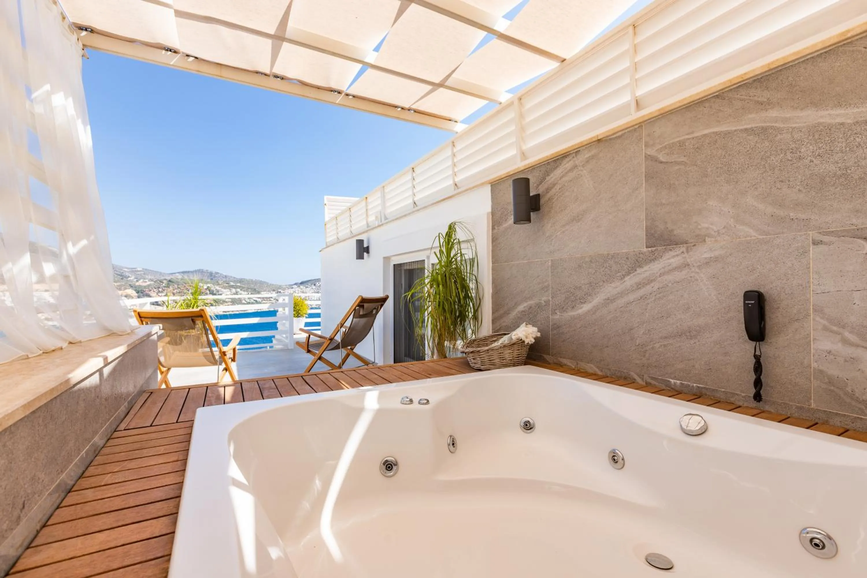 Hot Tub in Kalkan Saray Suites Hotel