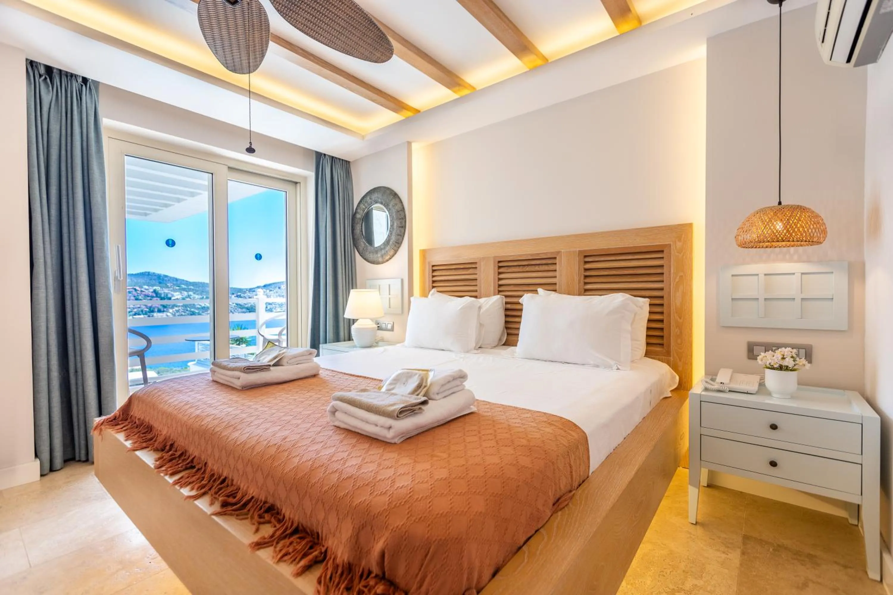 Bedroom, Bed in Kalkan Saray Suites Hotel