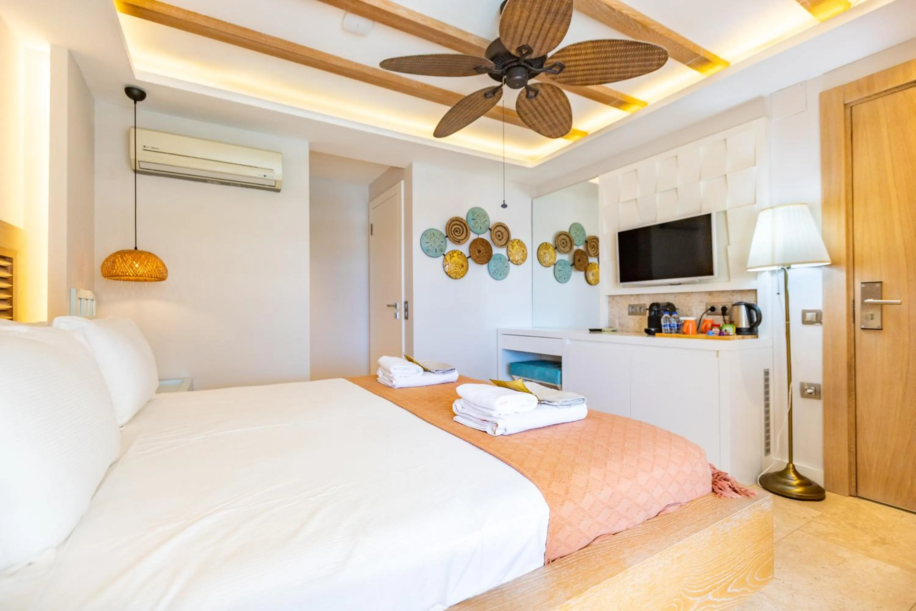 Bedroom, Bed in Kalkan Saray Suites Hotel