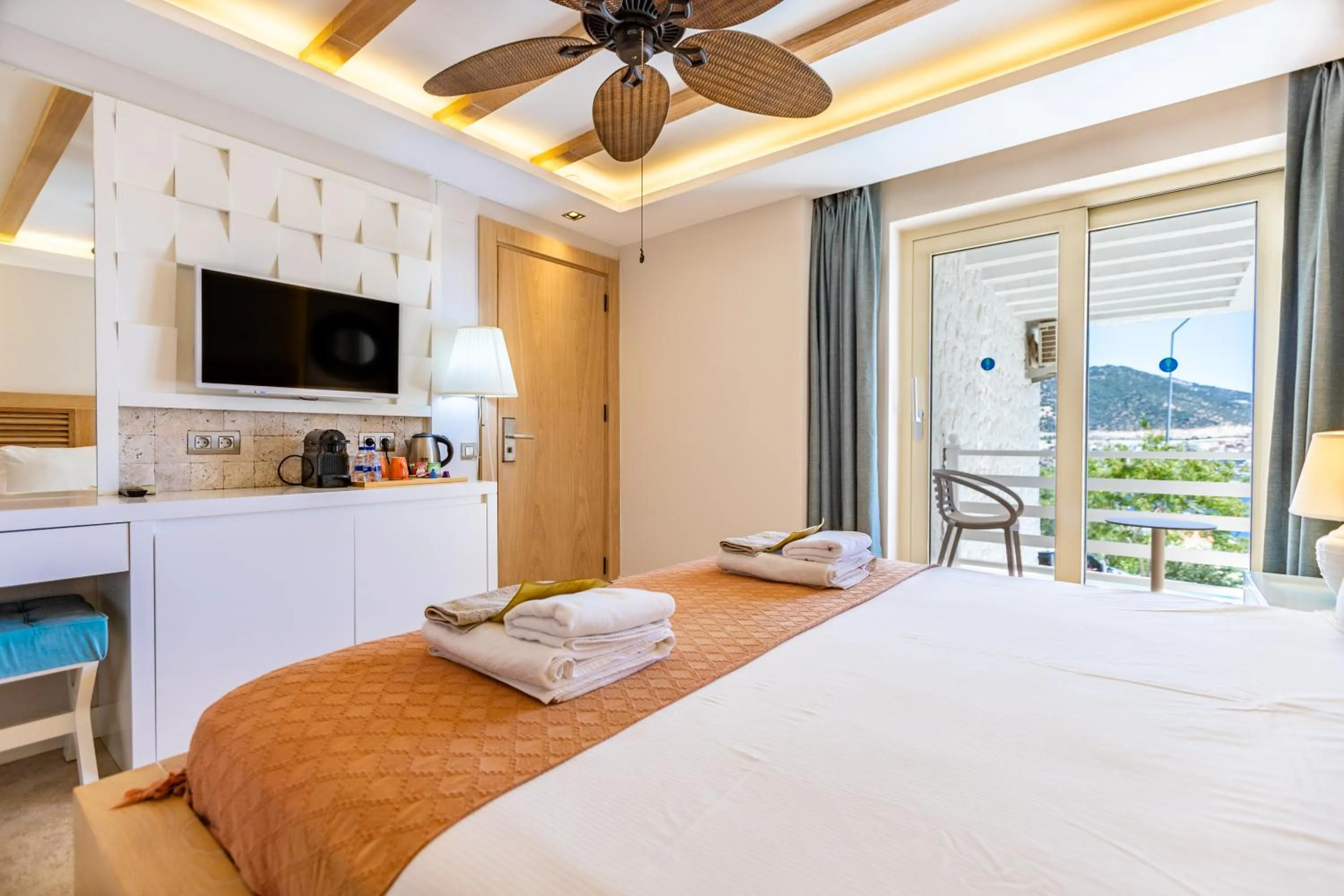 Bedroom, Bed in Kalkan Saray Suites Hotel