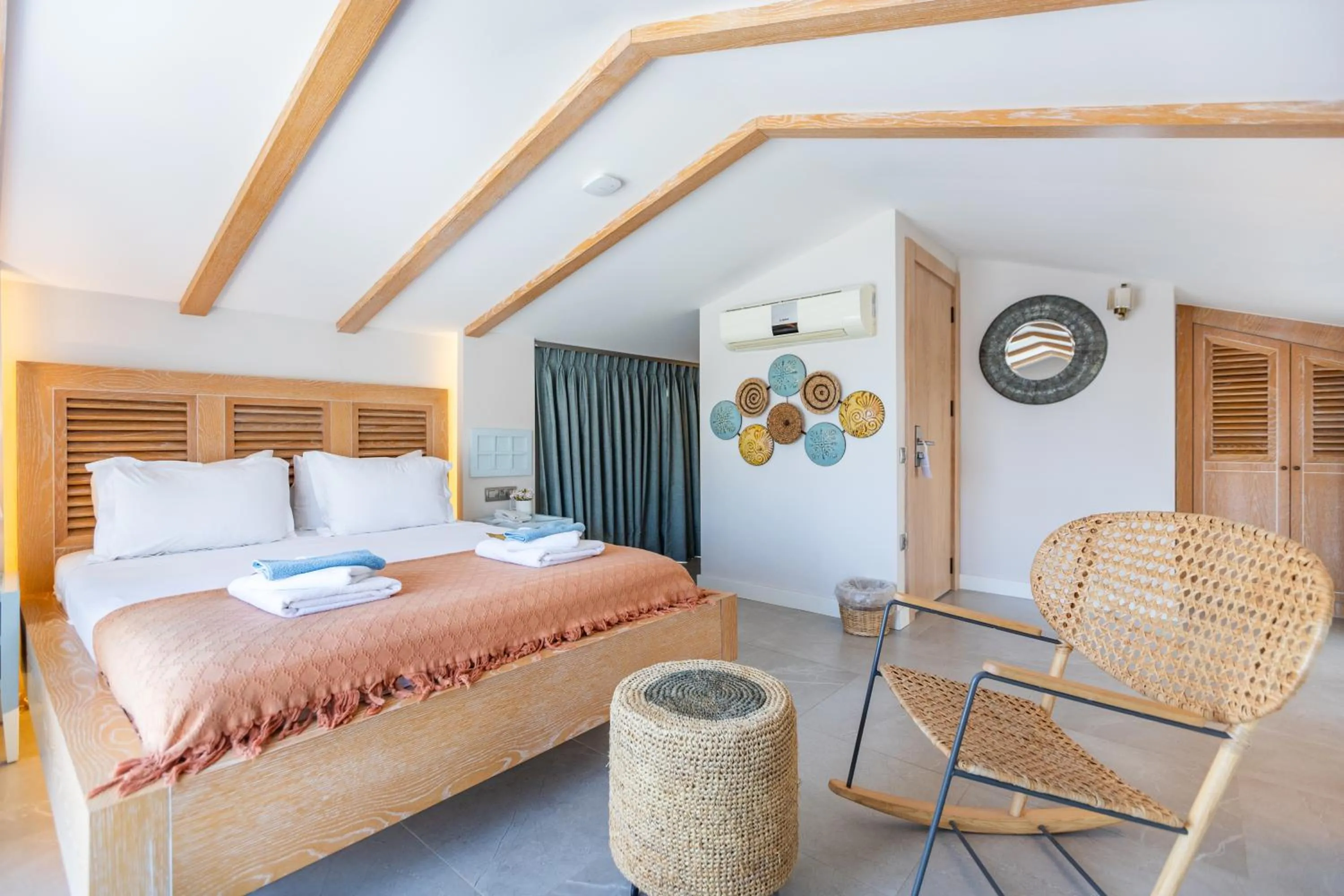 Photo of the whole room, Bed in Kalkan Saray Suites Hotel