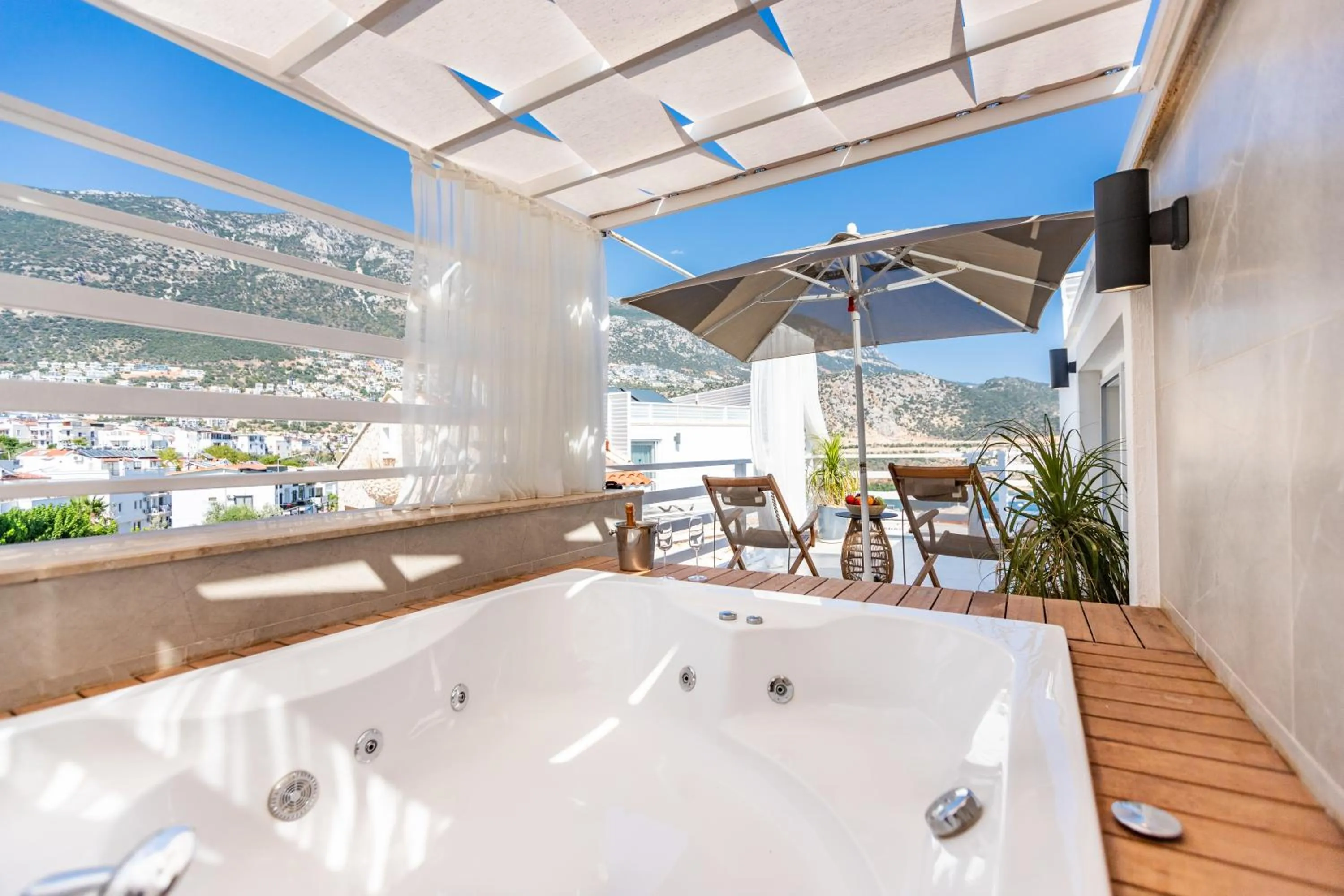 Hot Tub in Kalkan Saray Suites Hotel