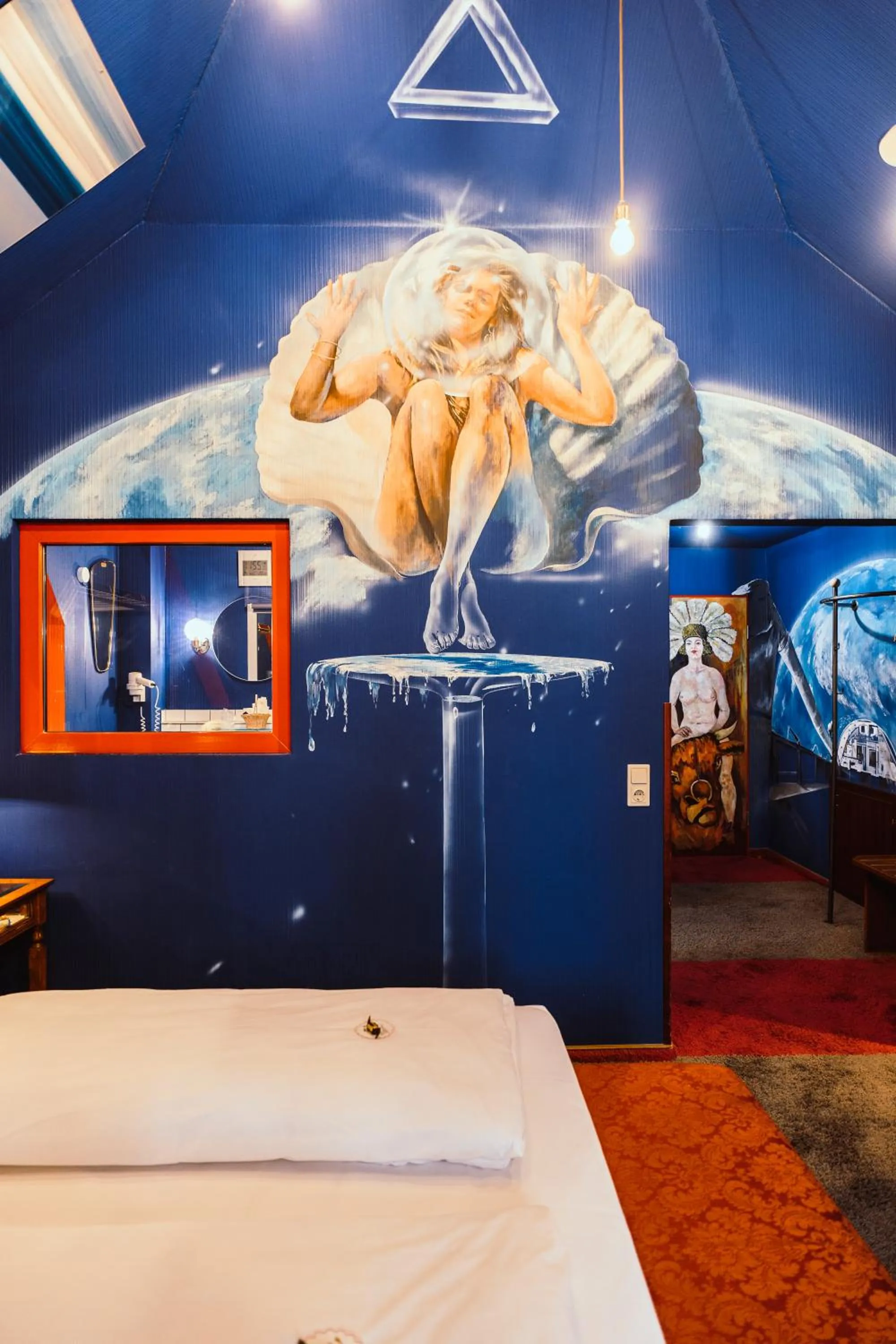 Photo of the whole room, Bed in Design Hotel Euskirchen