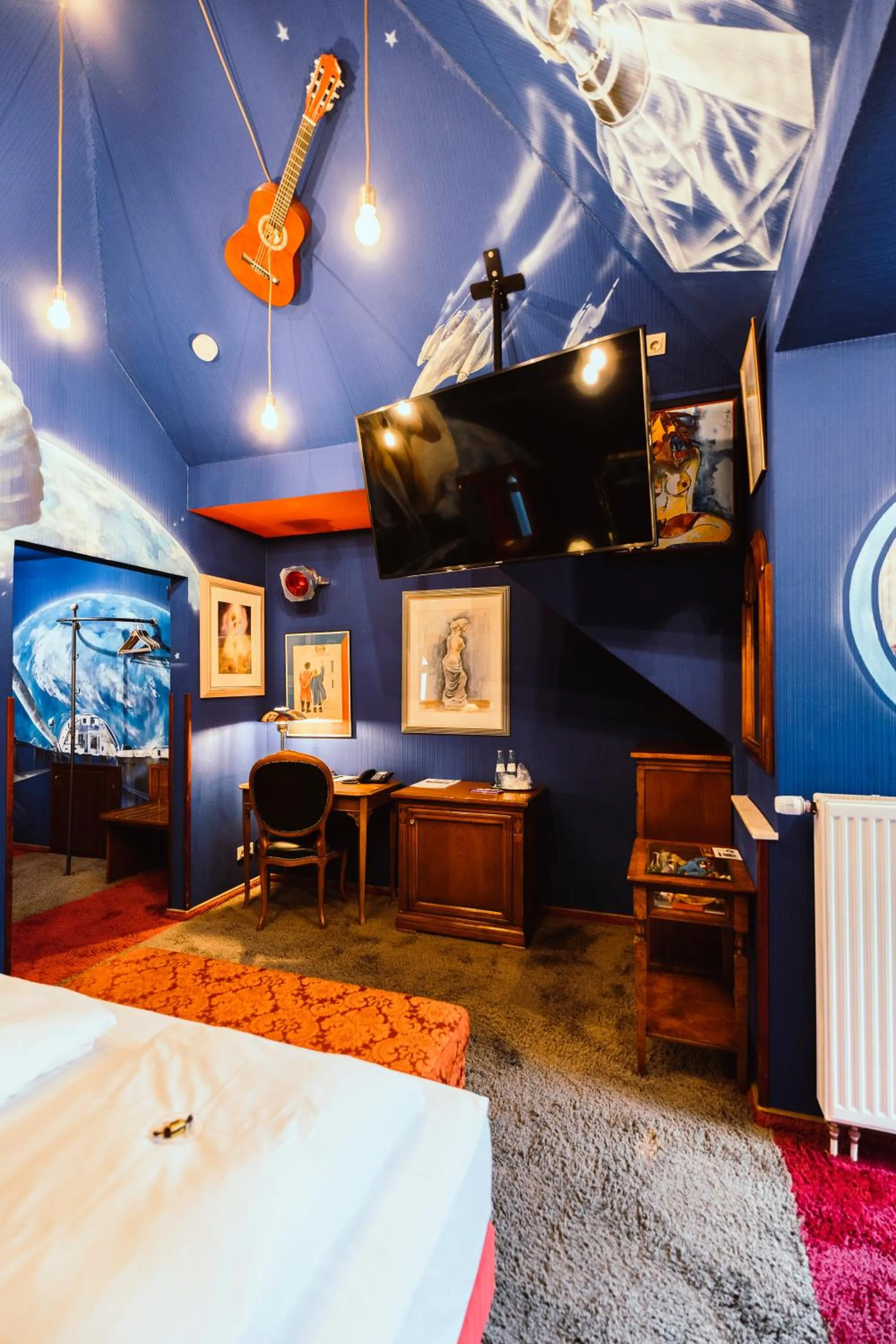 TV and multimedia, Bed in Design Hotel Euskirchen