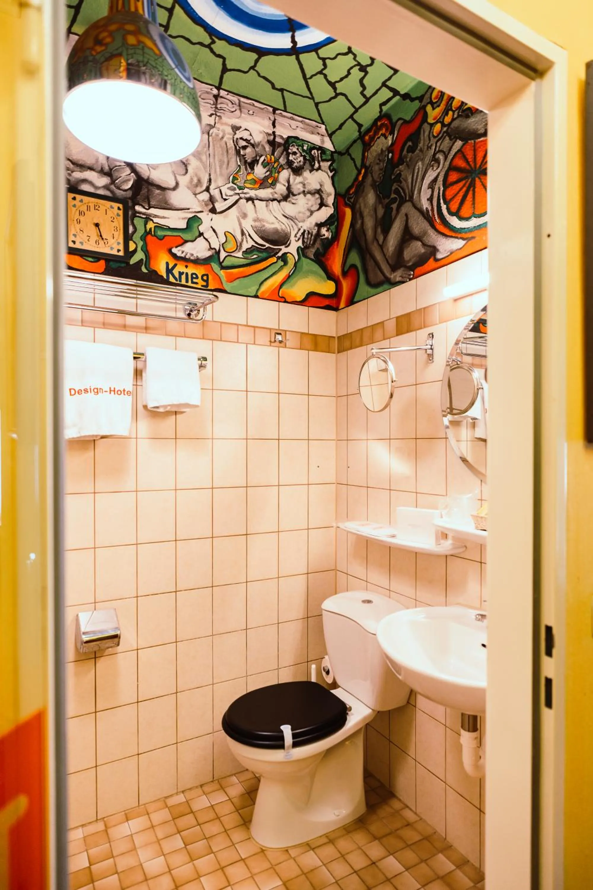 Toilet in Design Hotel Euskirchen