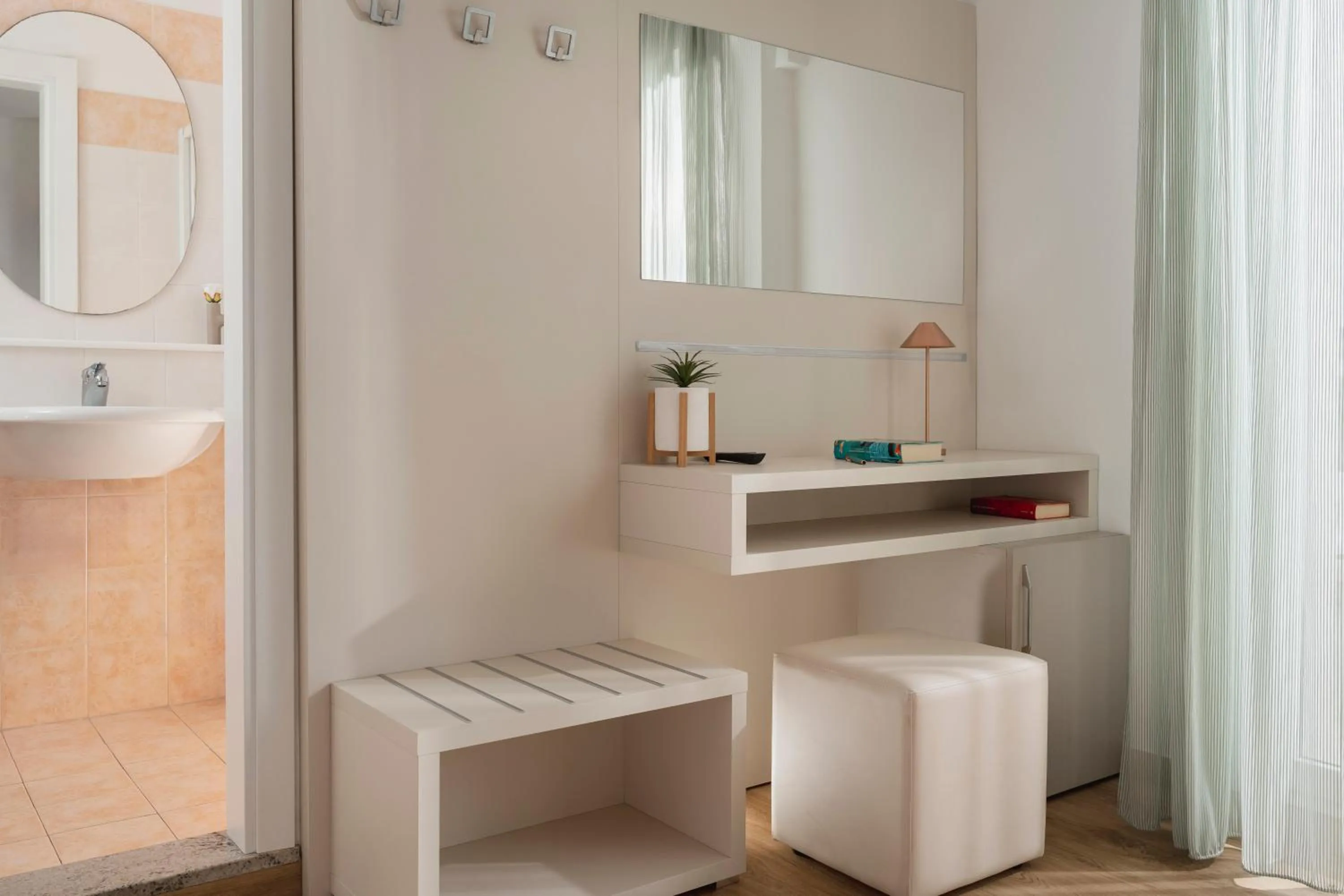 Bedroom in Hotel Caravel B&B