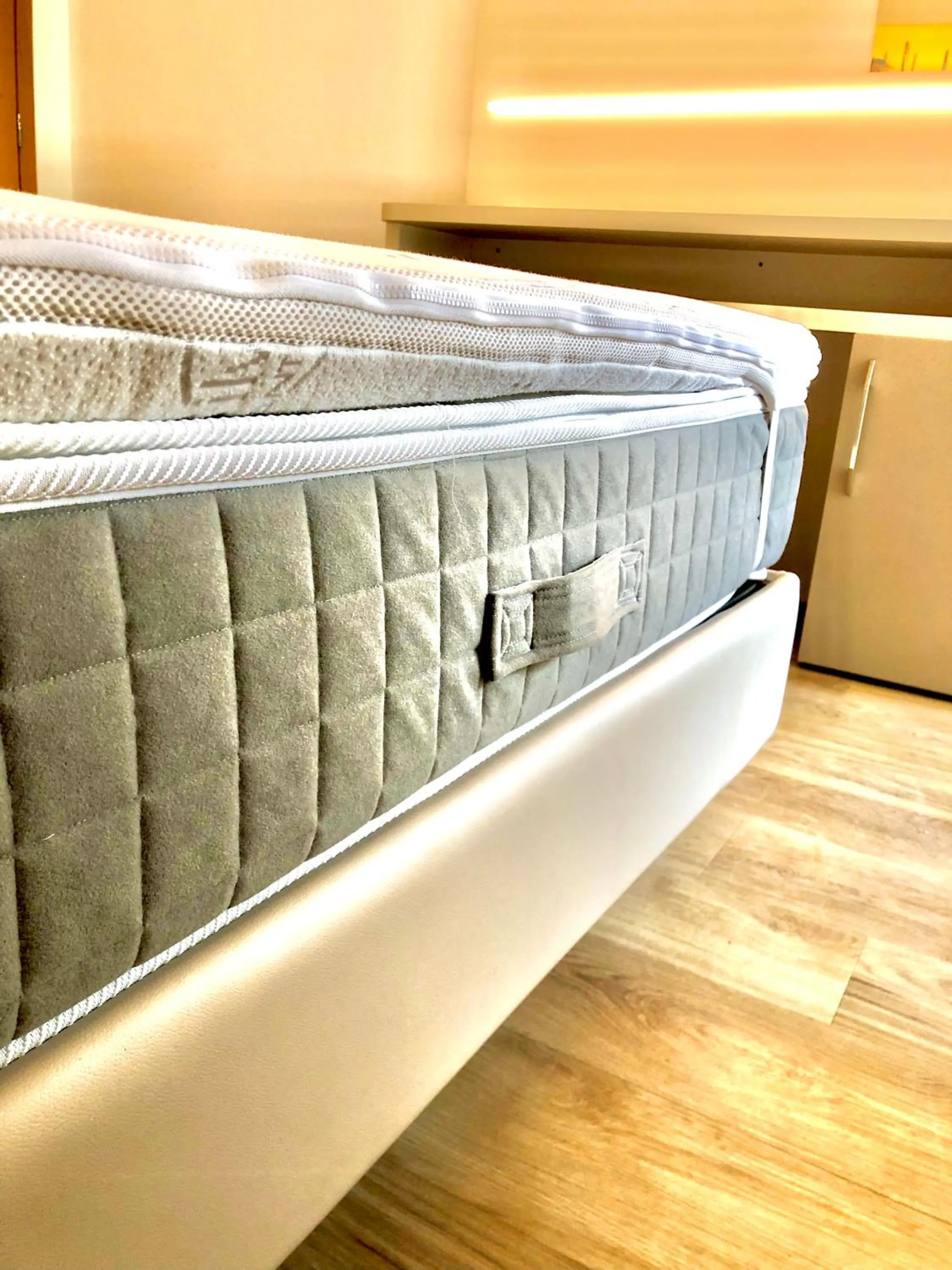 Bed in Hotel Caravel B&B