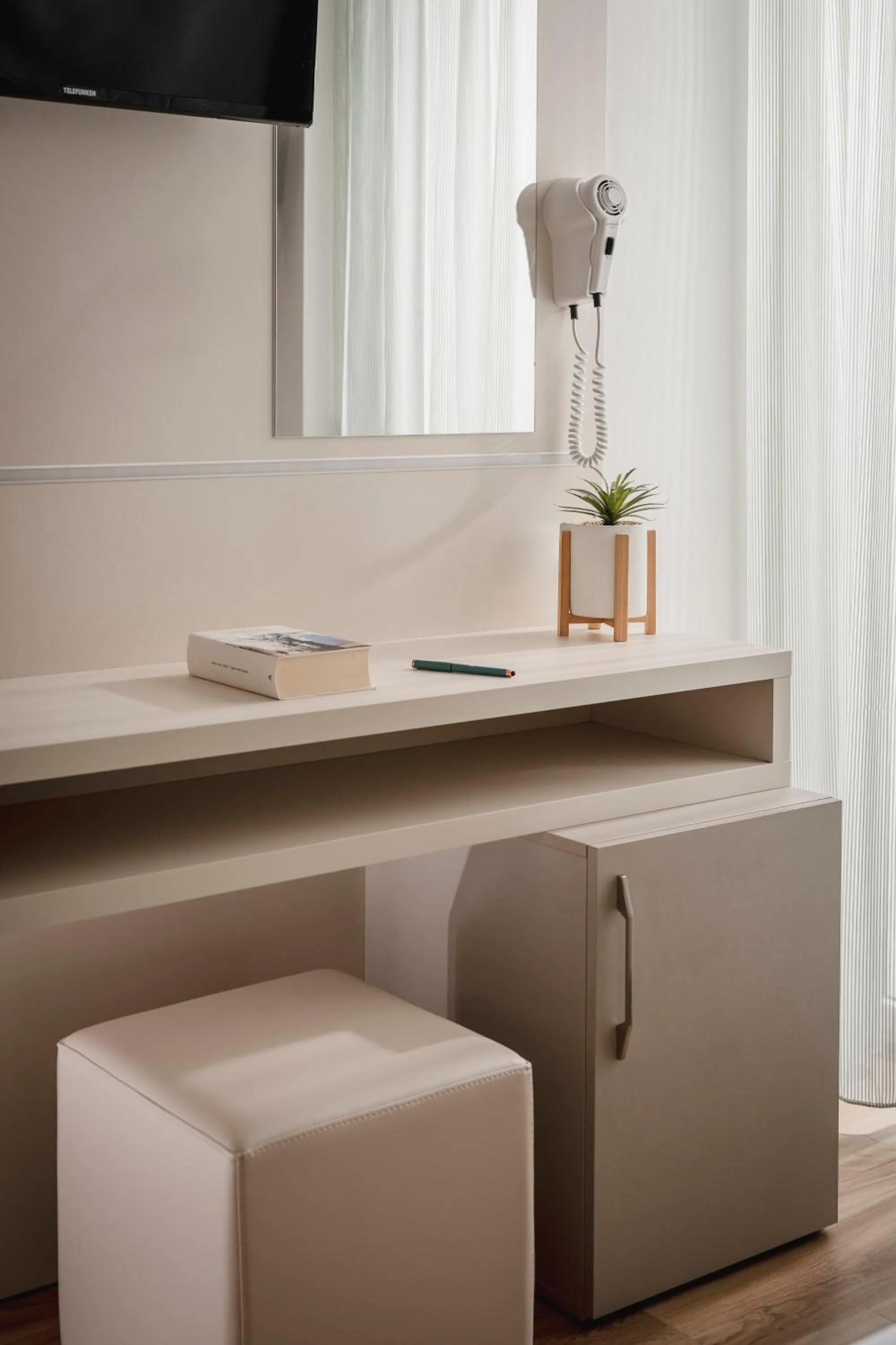 Bedroom in Hotel Caravel B&B