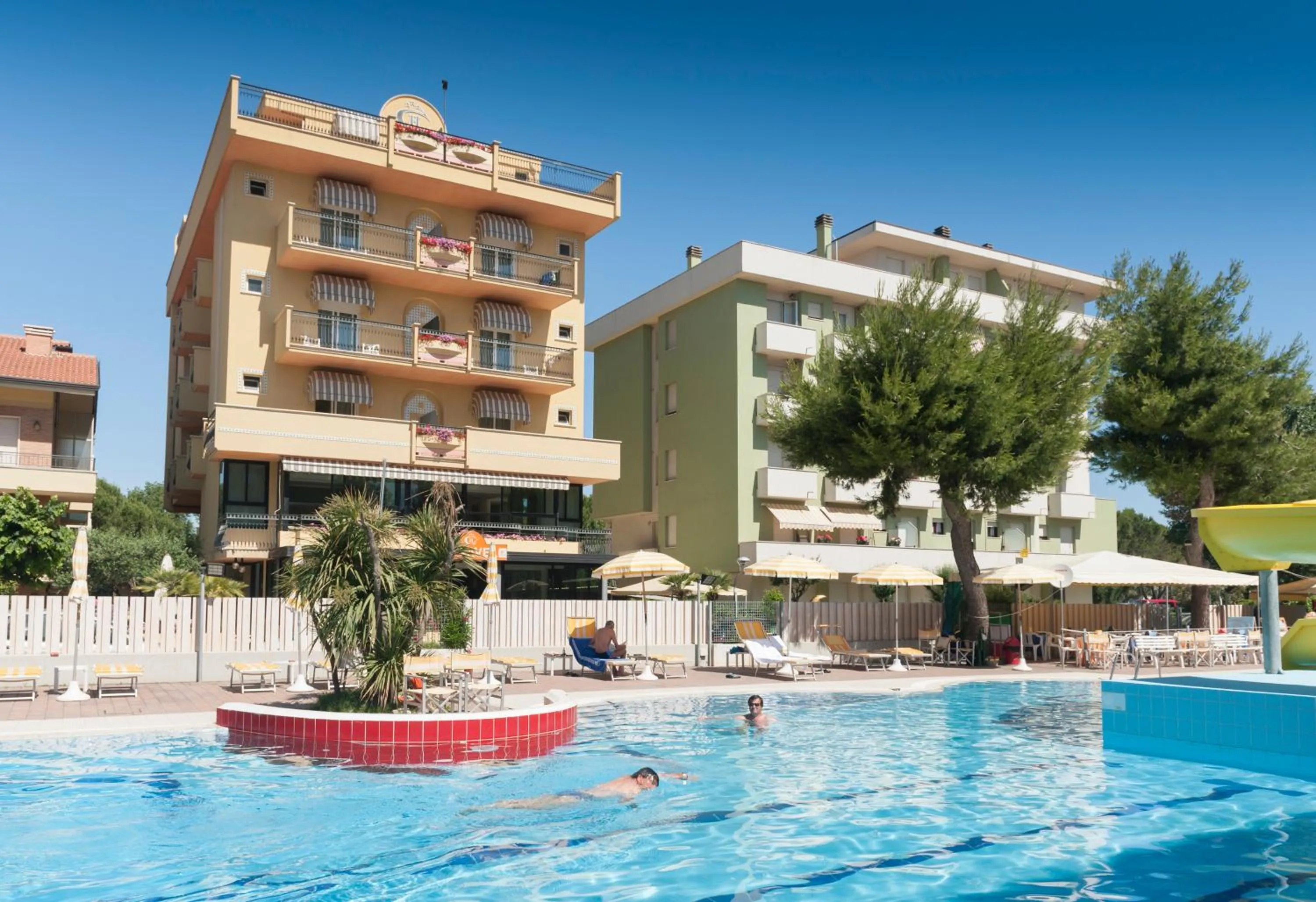 Property building in Hotel Caravel B&B