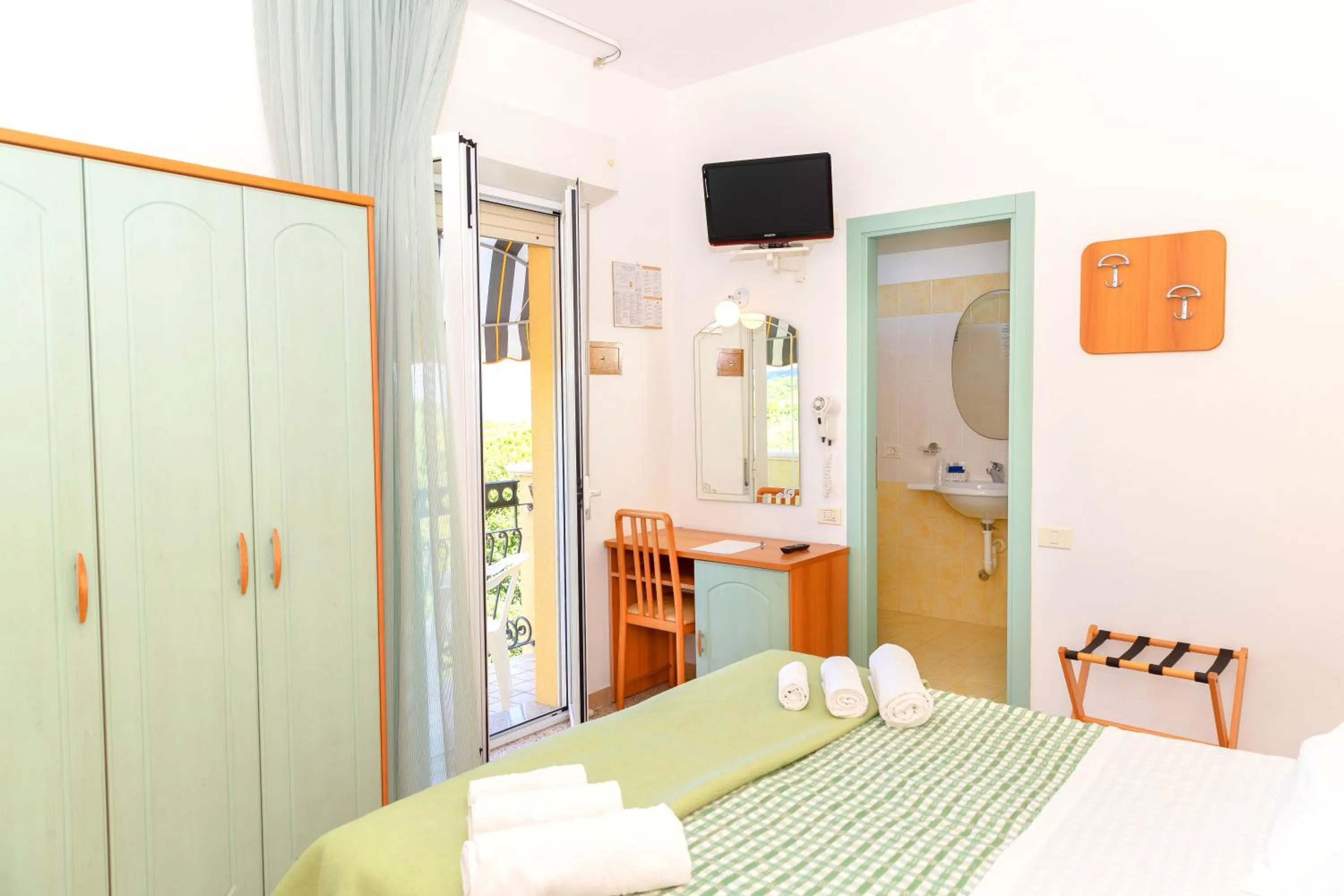 Double Room with Balcony in Hotel Caravel B&B