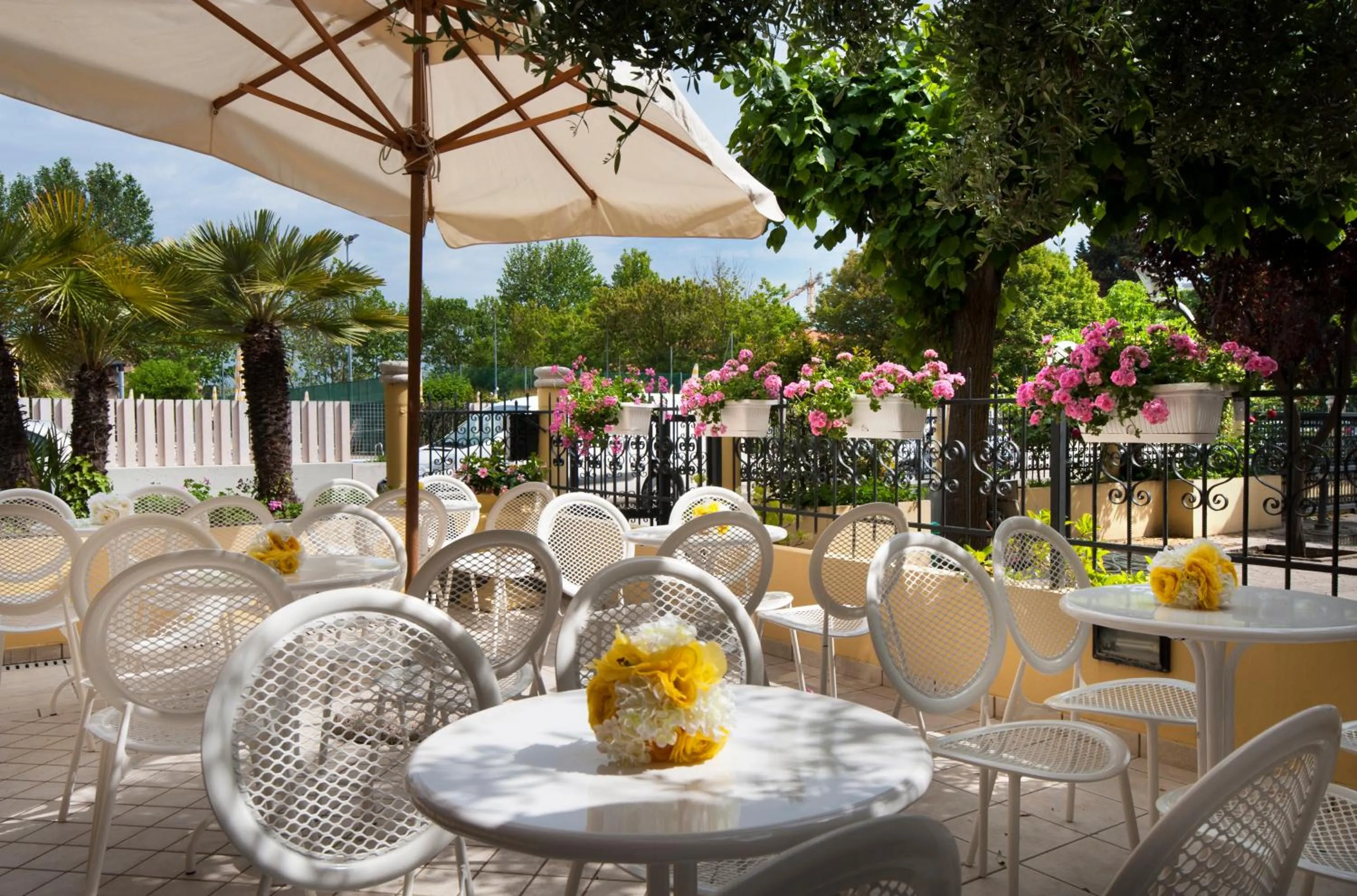 Garden in Hotel Caravel B&B