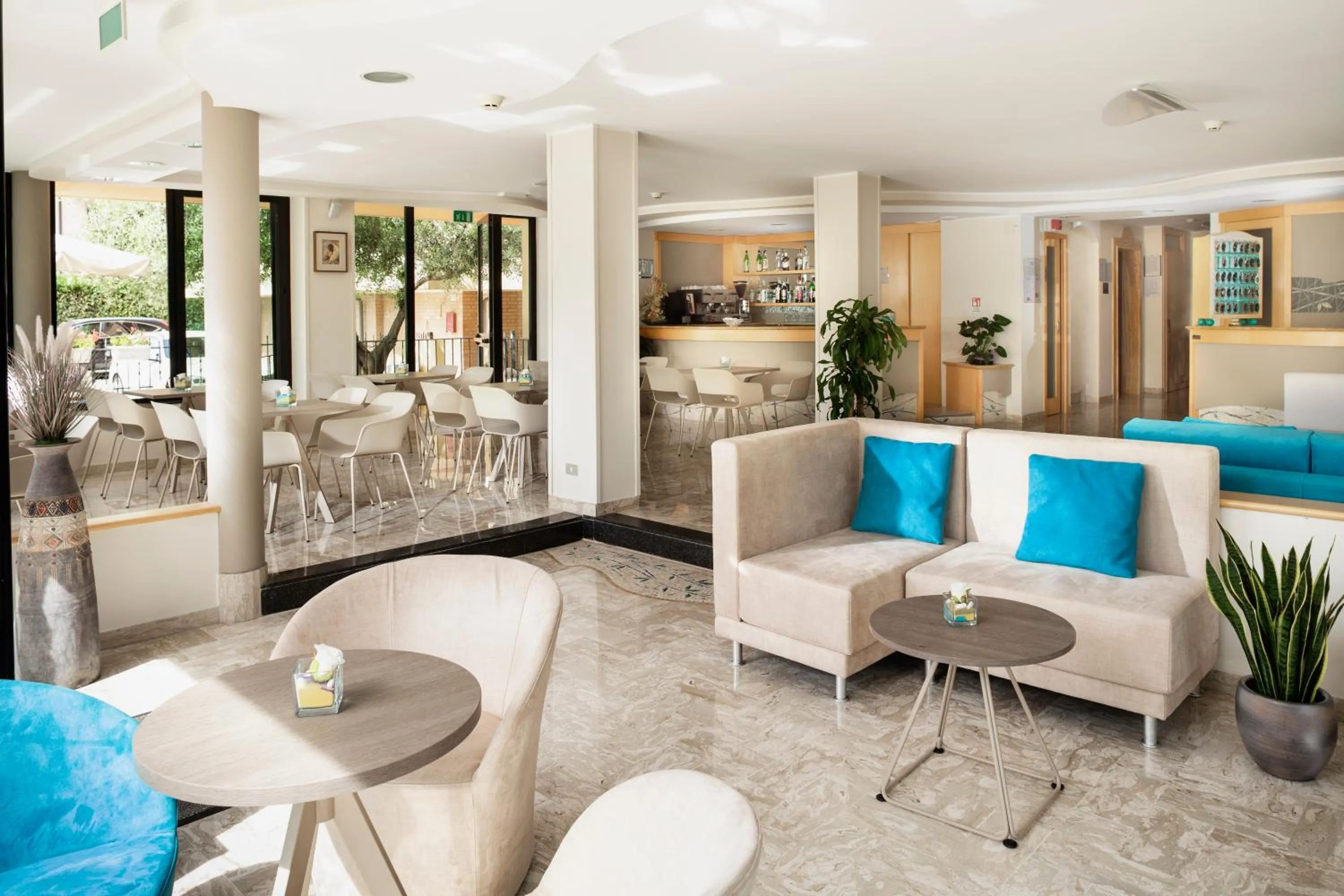 Lobby or reception in Hotel Caravel B&B